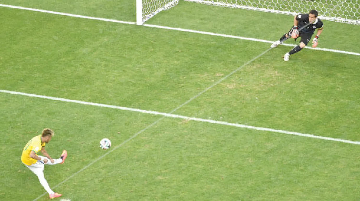 نيمار يحرز من ركلة ترجيح للبرازيل (أ.ف.ب)