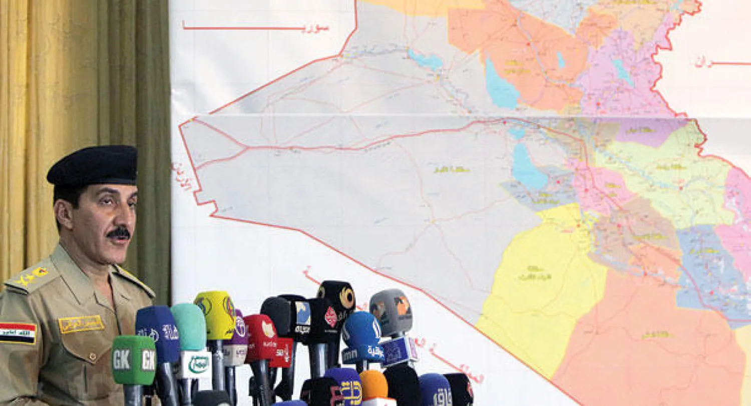 المتحدث باسم مكتب القائد العام للقوات المسلحة العراقية الفريق قاسم عطا يتحدث عن العملية العسكرية التي أطلقت لاستعادة تكريت من المسلحين في مؤتمر صحافي ببغداد أمس (أ.ف.ب)