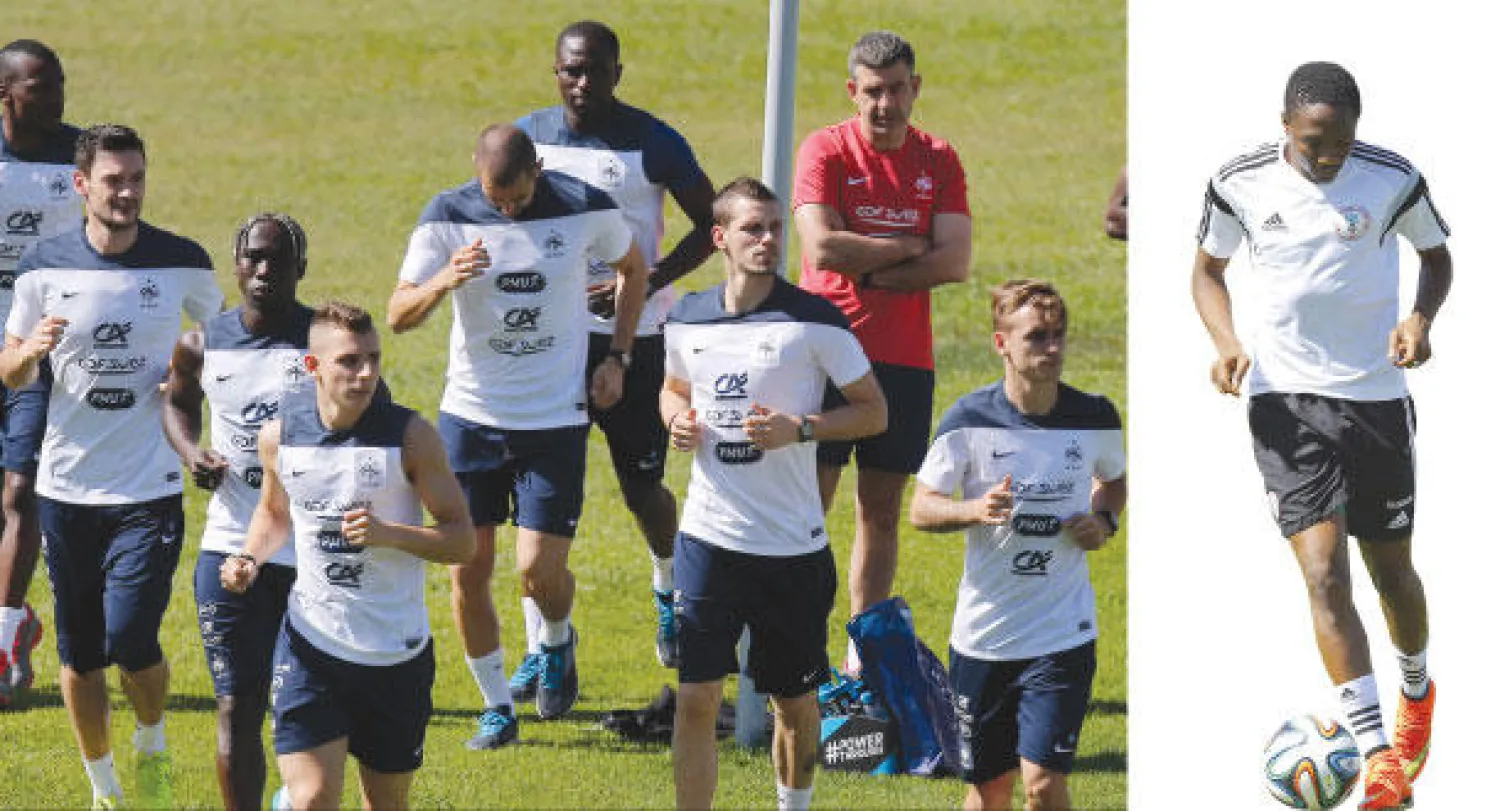 موسى نجم نيجيريا سجل هدفا رائعا في مرمى الأرجنتين ويتطلع لتكراره أمام فرنسا (إ.ب.أ)   -  لاعبو فرنسا خلال التدريب الأخير قبل مواجهة نيجيريا الحاسمة (أب)