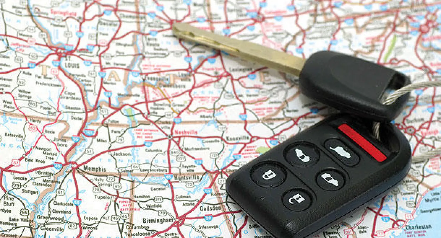 إذا اخترت السيارة في السفر.. اعرف القانون واحترم الإشارات وتجنب السرعة