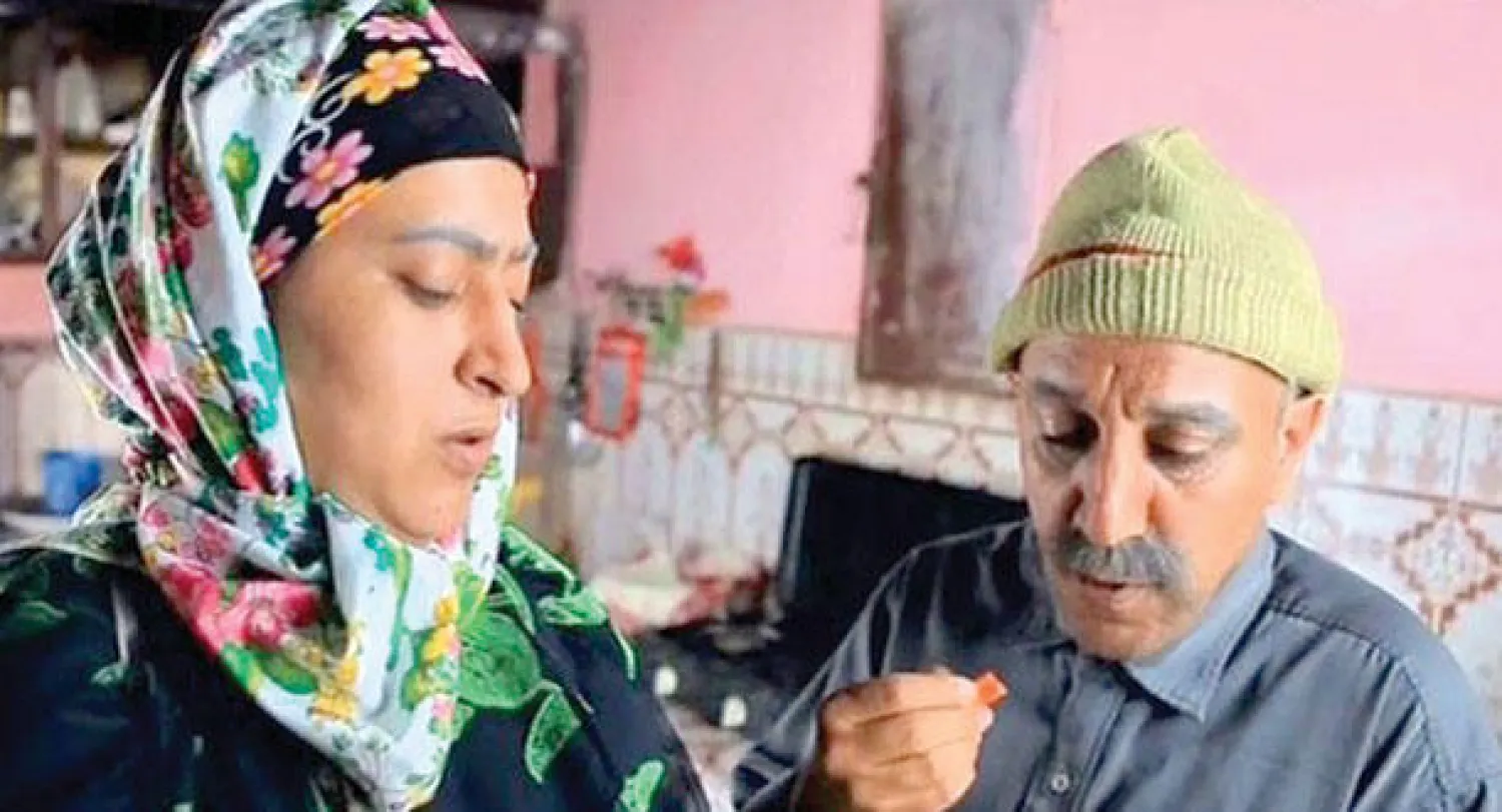 مشهد من السلسلة الكوميدية المغربية «الكوبل» التي تعرضها القناة الثانية «دوزيم»