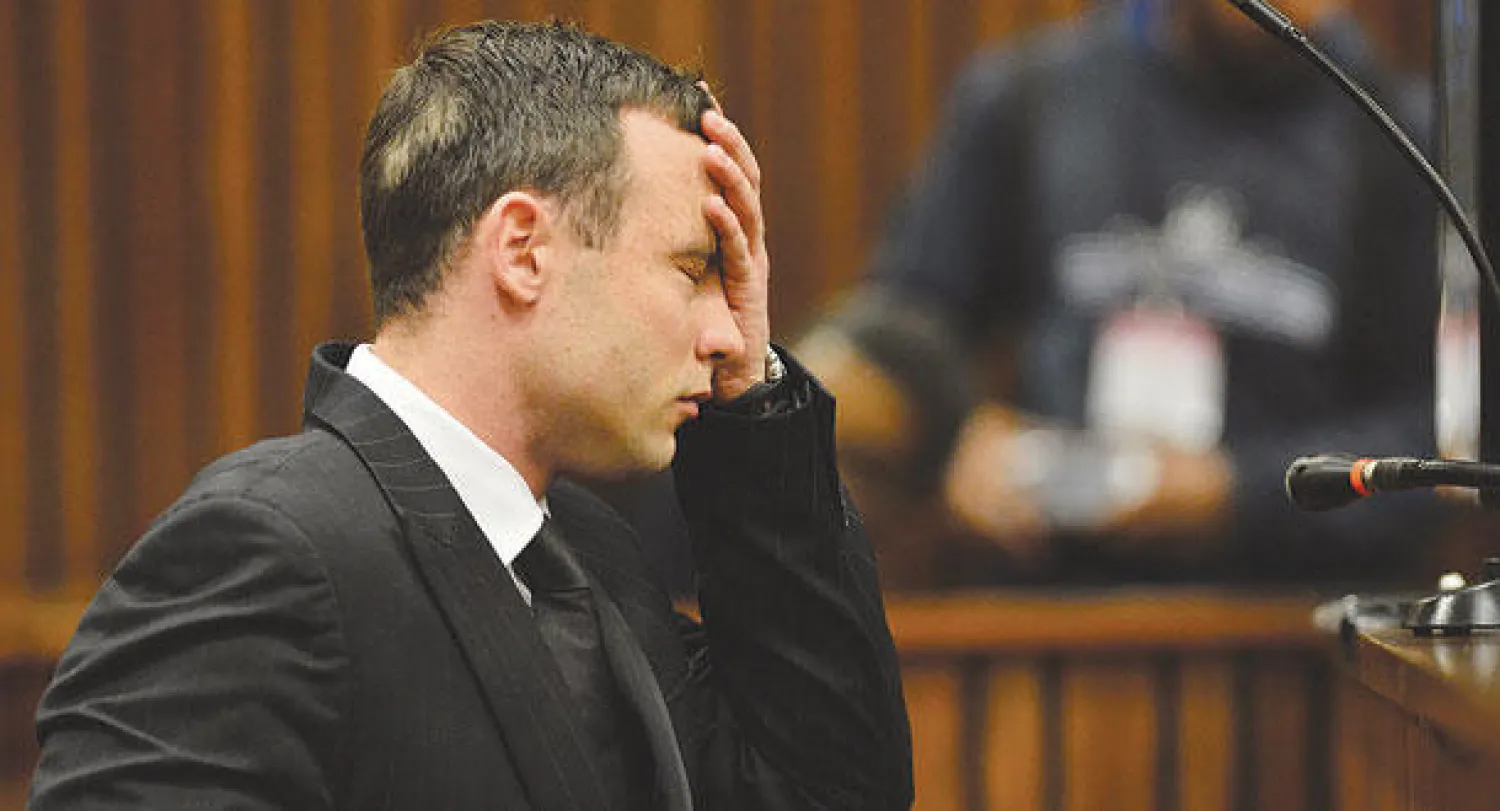 العداء الجنوب أفريقي أوسكار بيستوريوس داخل المحكمة في بريتوريا (إ.ب.أ)