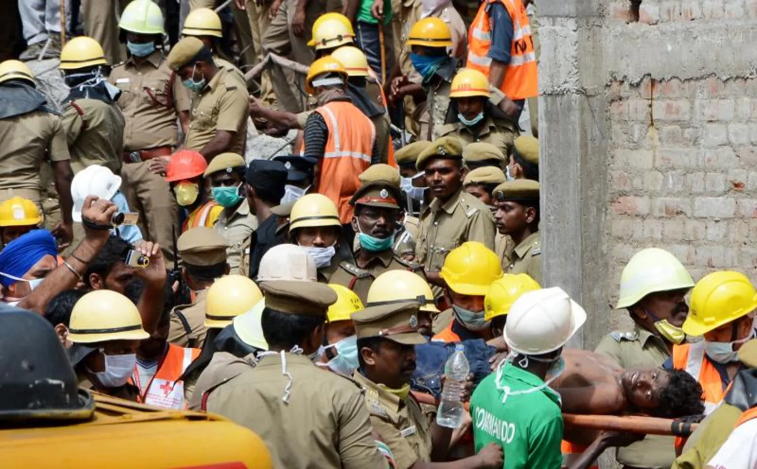 ارتفاع ضحايا انهيار مبنى في الهند إلى 17 قتيلا