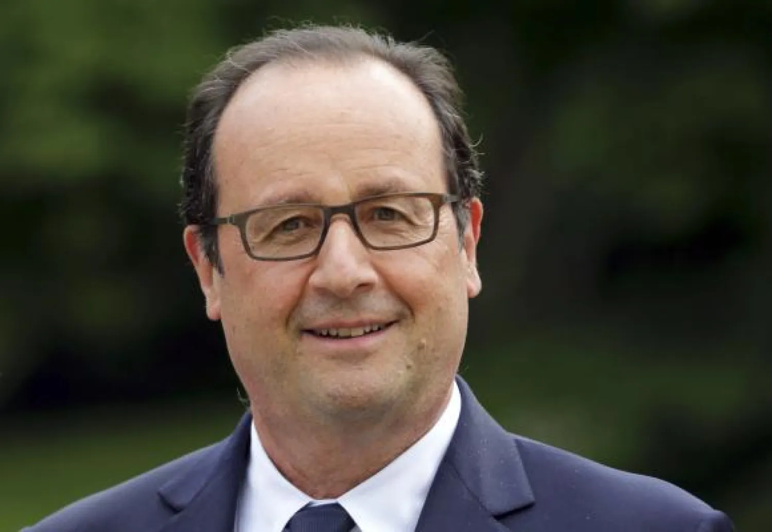 النظارات الجديدة للرئيس الفرنسي تثير النقاشات والتعليقات