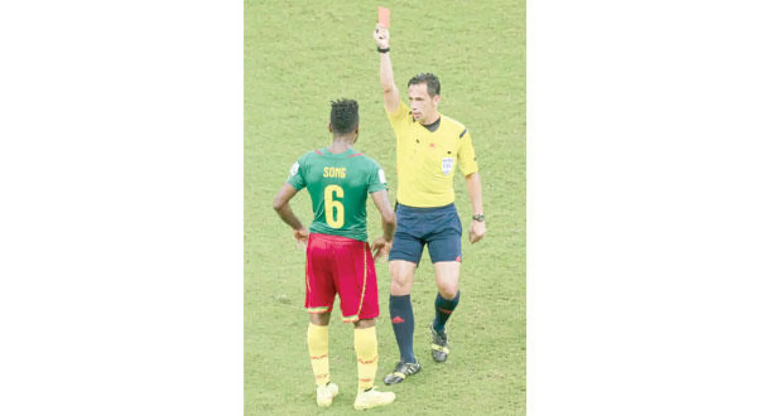 طرد سونغ في مباراة كرواتيا يحيط به الشك (أ.ب)