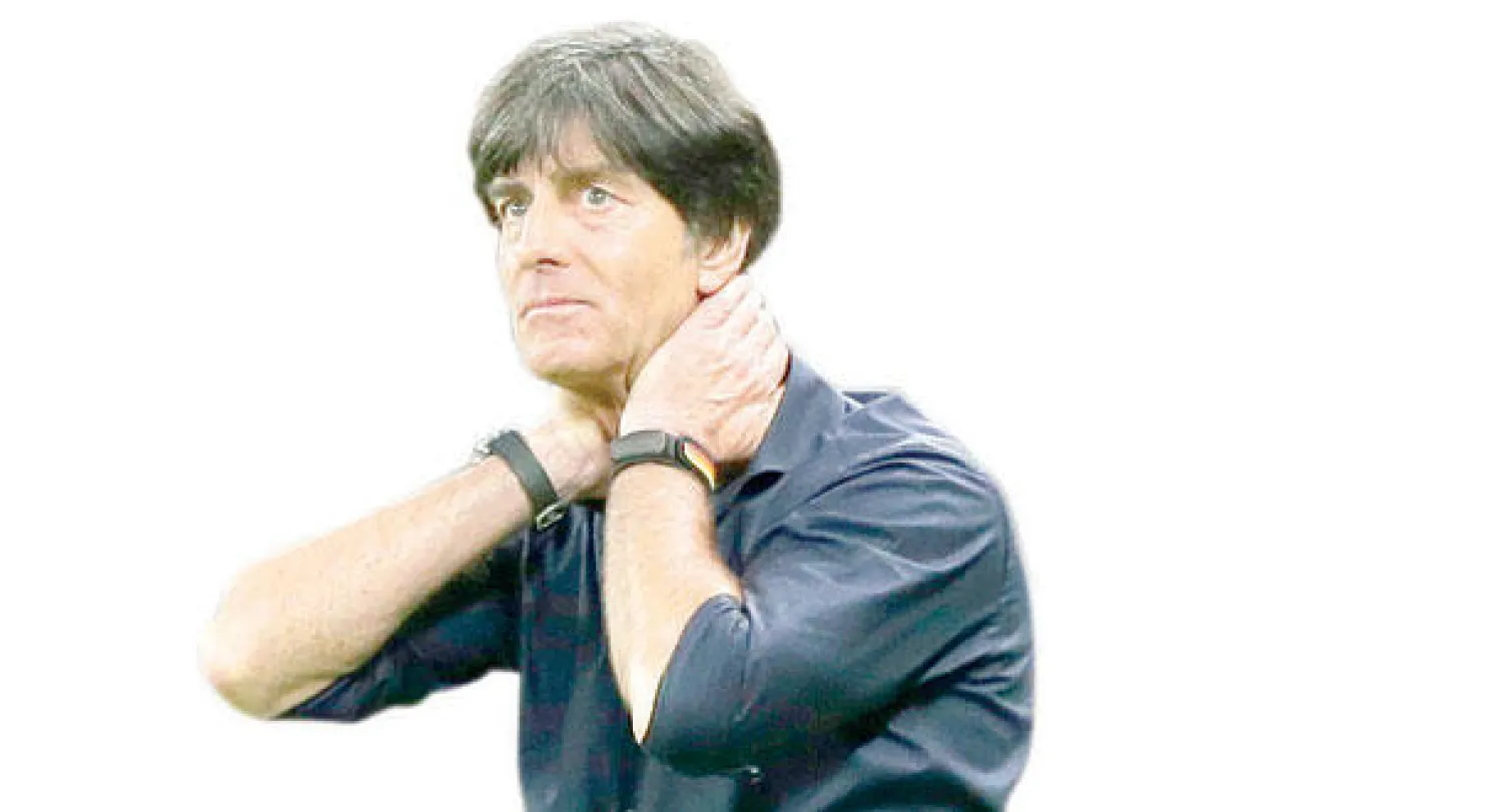 لوف مدرب ألمانيا تعرض لانتقادات حول خطته في اللعب (أ.ب)