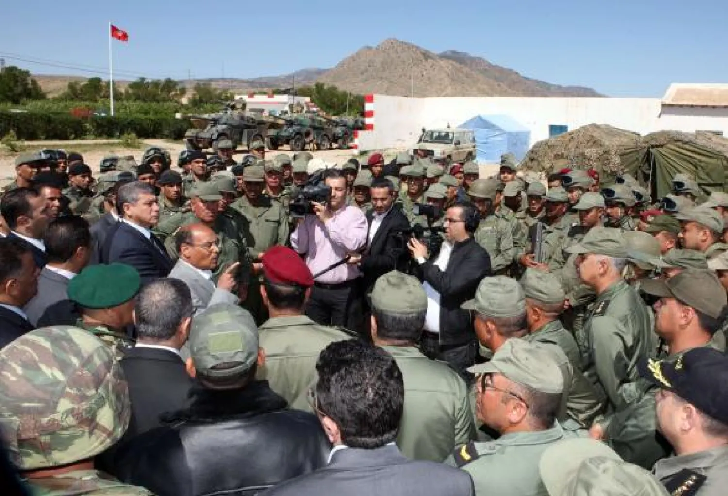 مقتل أربعة جنود ومدني بتونس في حادثين منفصلين