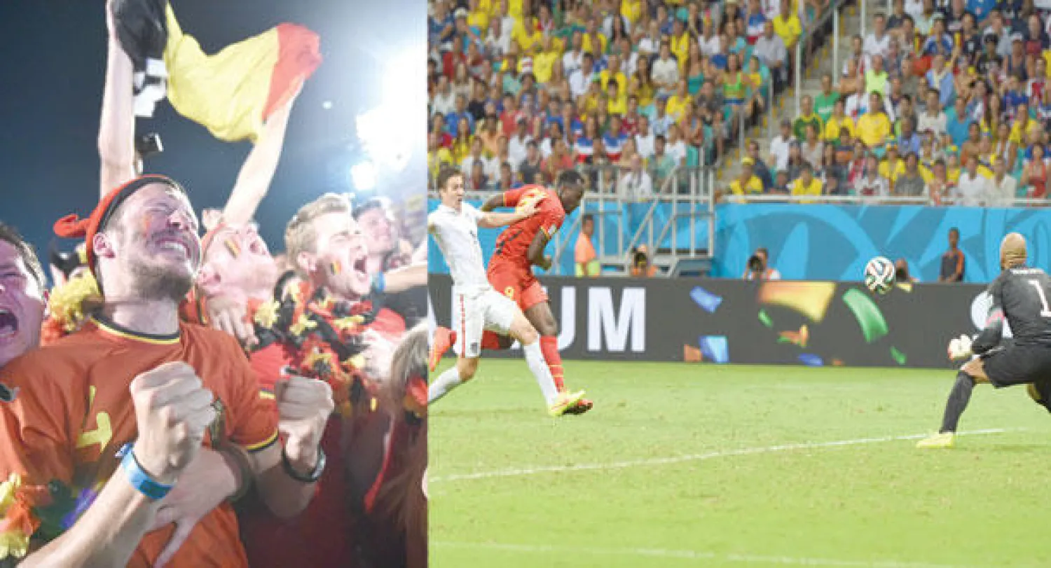 لوكاكو (وسط) يحرز هدف الحسم لبلجيكا  (أ.ف.ب)   -  فرحة البلجيكيين بعد التأهل (أ.ف.ب)