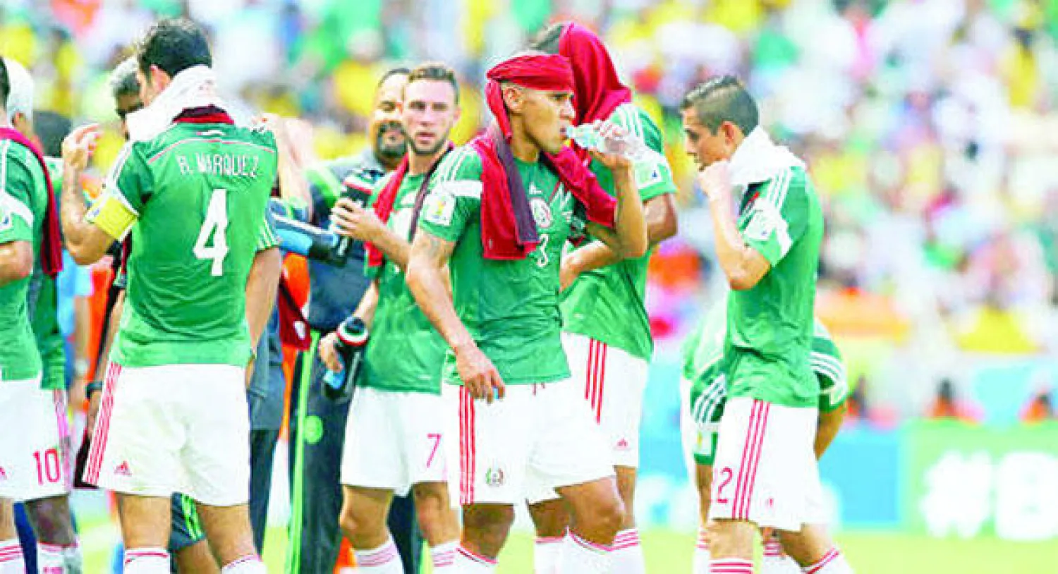 الوقت المستقطع في المونديال بات فرصة لتلقين اللاعبين التعليمات (رويترز)