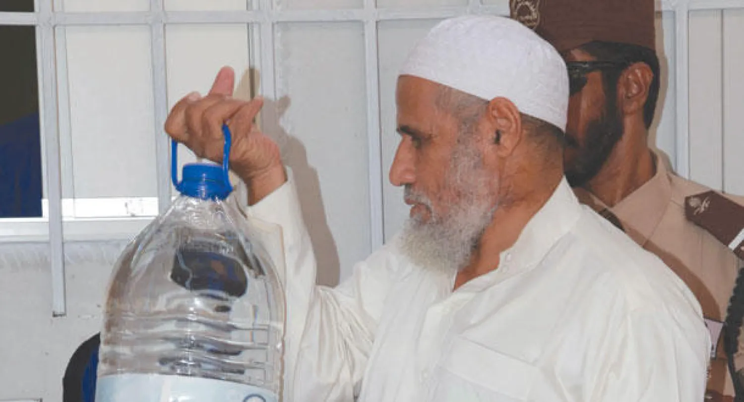 أنتج مشروع الملك عبد الله بن عبد العزيز لسقيا زمزم أكثر من 72 مليون عبوة مياه زمزم منذ بدء إنتاجه («الشرق الأوسط»)