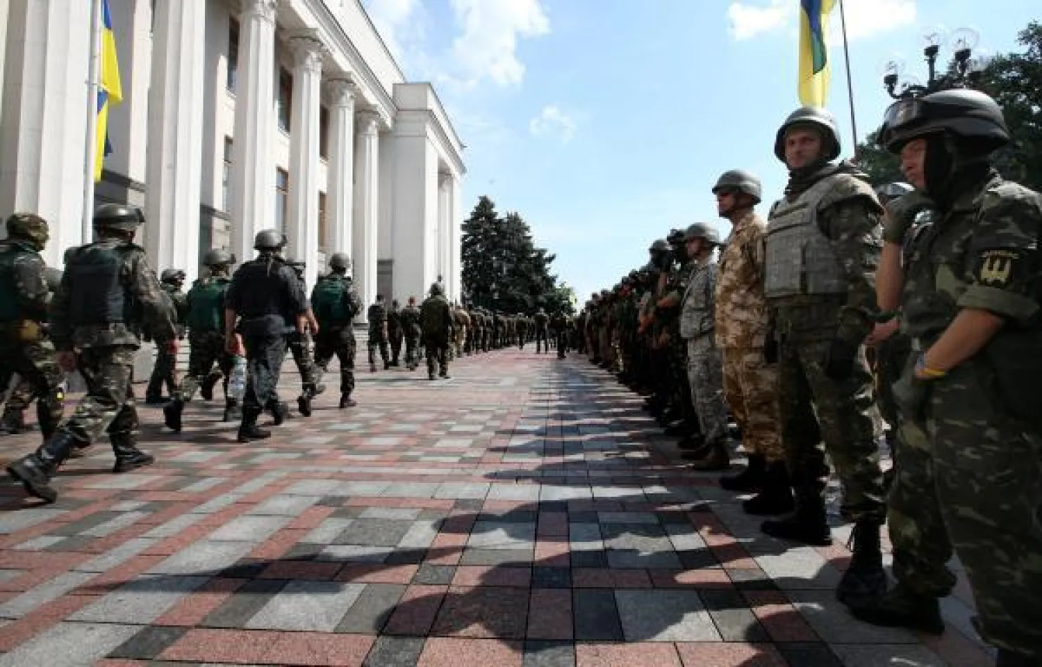 وزير دفاع جديد والاشتباكات تستمر في شرق أوكرانيا