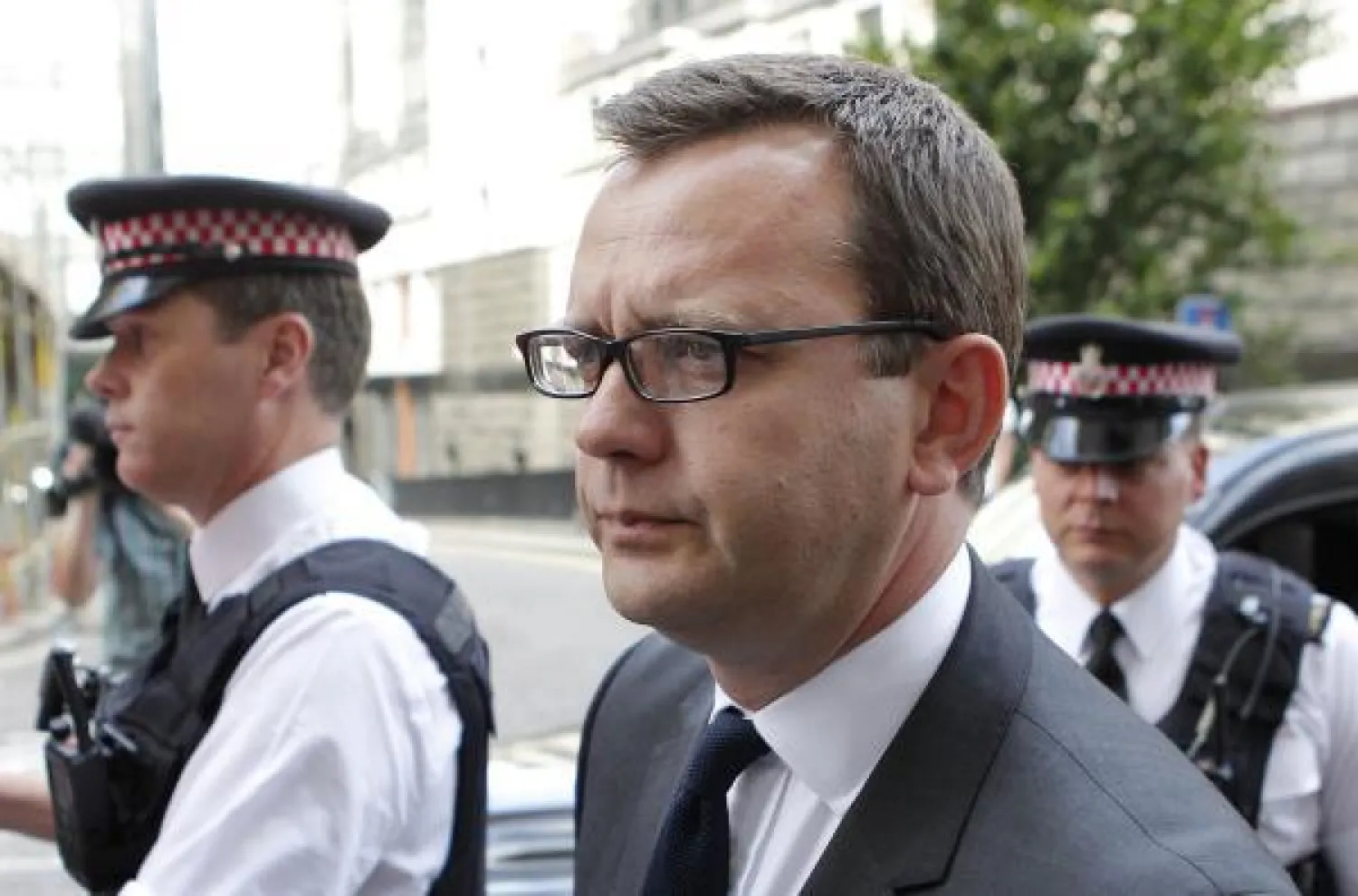 مستشار كاميرون السابق إلى السجن بقضية تنصت في بريطانيا