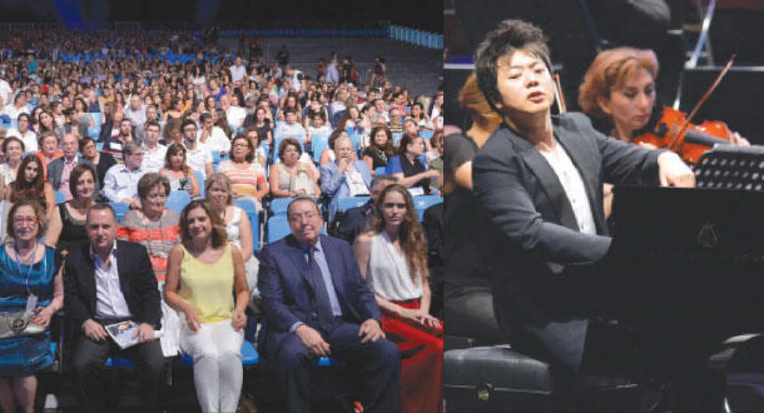 لانغ لانغ.. العازف الصيني الذي صار عالمياً بعد انطلاقته في الولايات المتحدة الأميركية هو الذي ولد في حضن الجيش الصيني من والد عمل موسيقياً في سلاح الجو  -  افتتاح مهرجانات بيبلوس هذه السنة لم يكن شعبياً لكن الحفل المقبل لا بد وسيأتي بجمهور من نوع مختلف تماماً إذ سيغني مارسيل خليفة يوم الخميس القادم