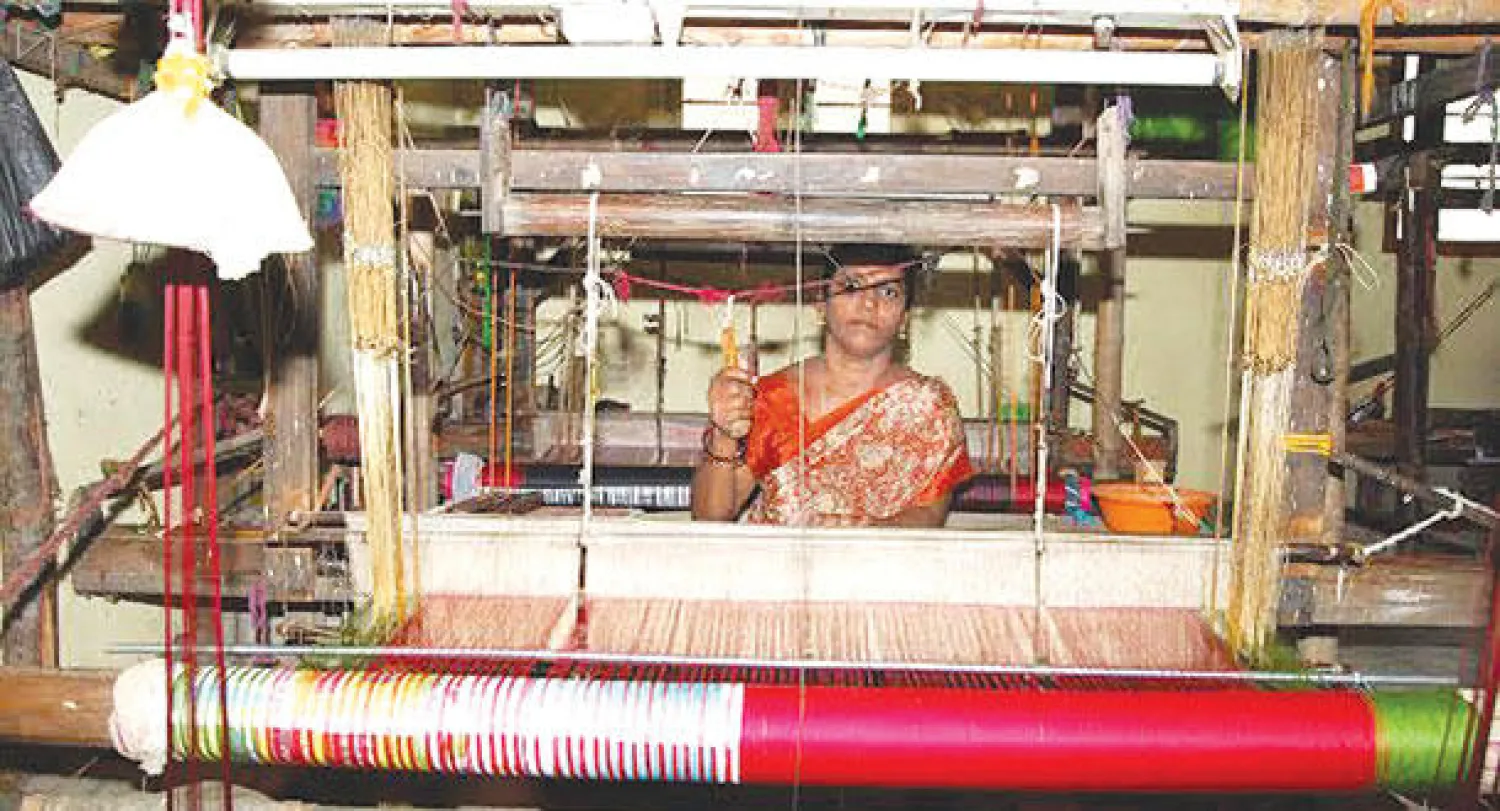 كانت أنوال القرية التي يتجاوز عدد سكانها 10.000 نسمة تصدر «مناديل ريد مادراس» القطنية