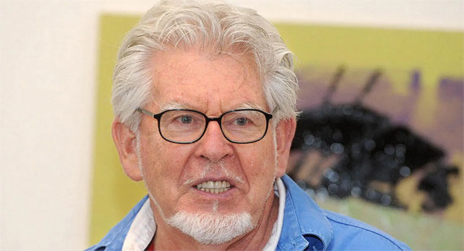 بريطانيا تسجن الرسام رولف هاريس خمس سنوات