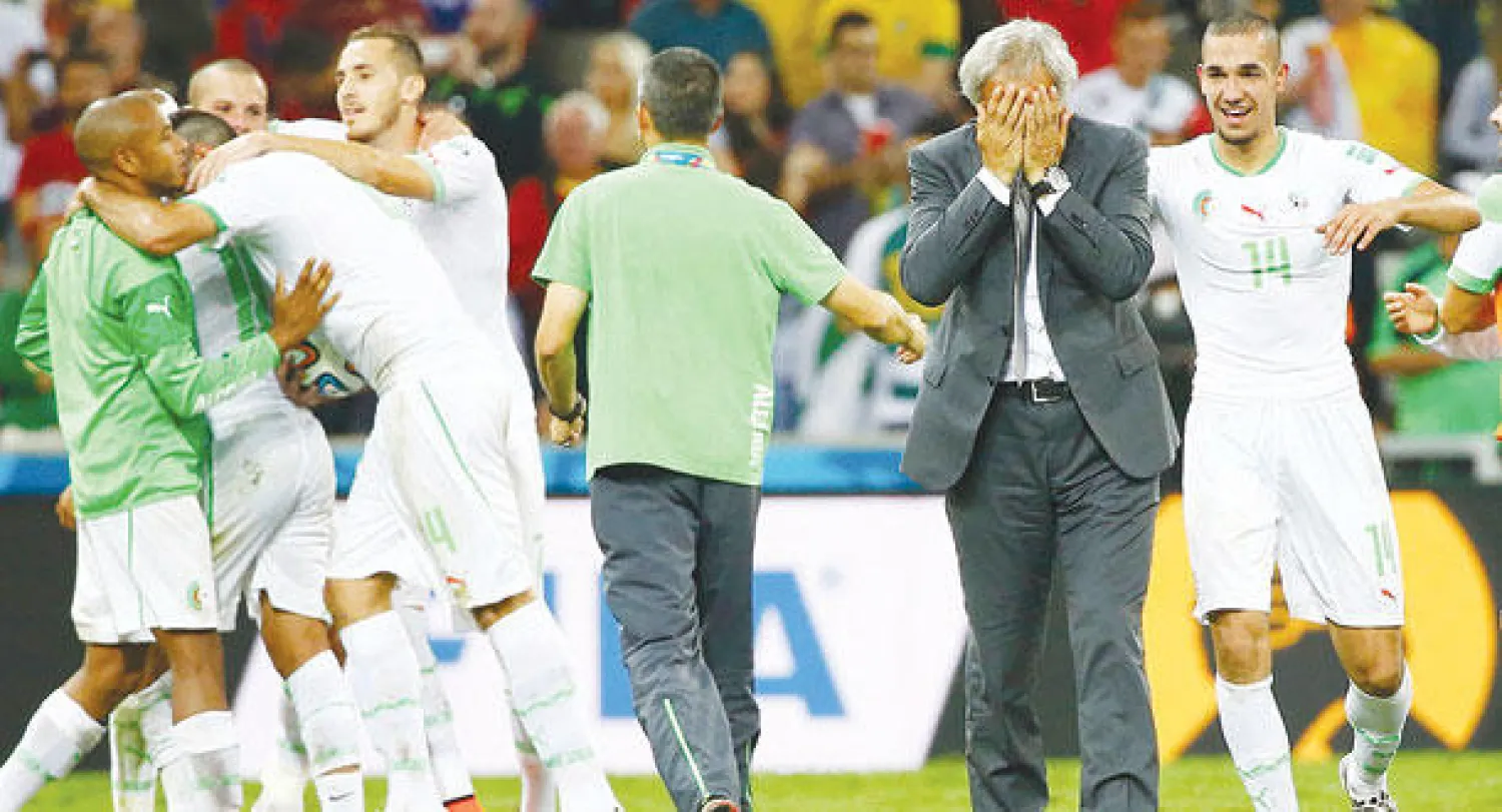 البوسني وحيد مدرب الجزائر يبكي فرحا بعد التأهل إلى دور الـ16 في المونديال