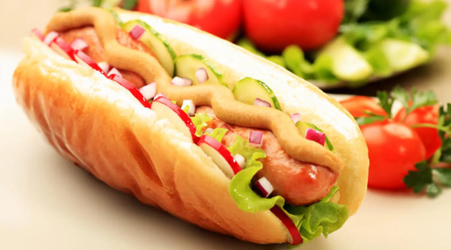 ملتهم نقانق أميركي يحافظ على لقبه