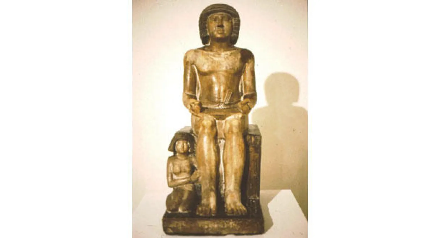 مصر تتخذ إجراءات قانونية لإيقاف بيع تمثال فرعوني عمره 4400 سنة بلندن