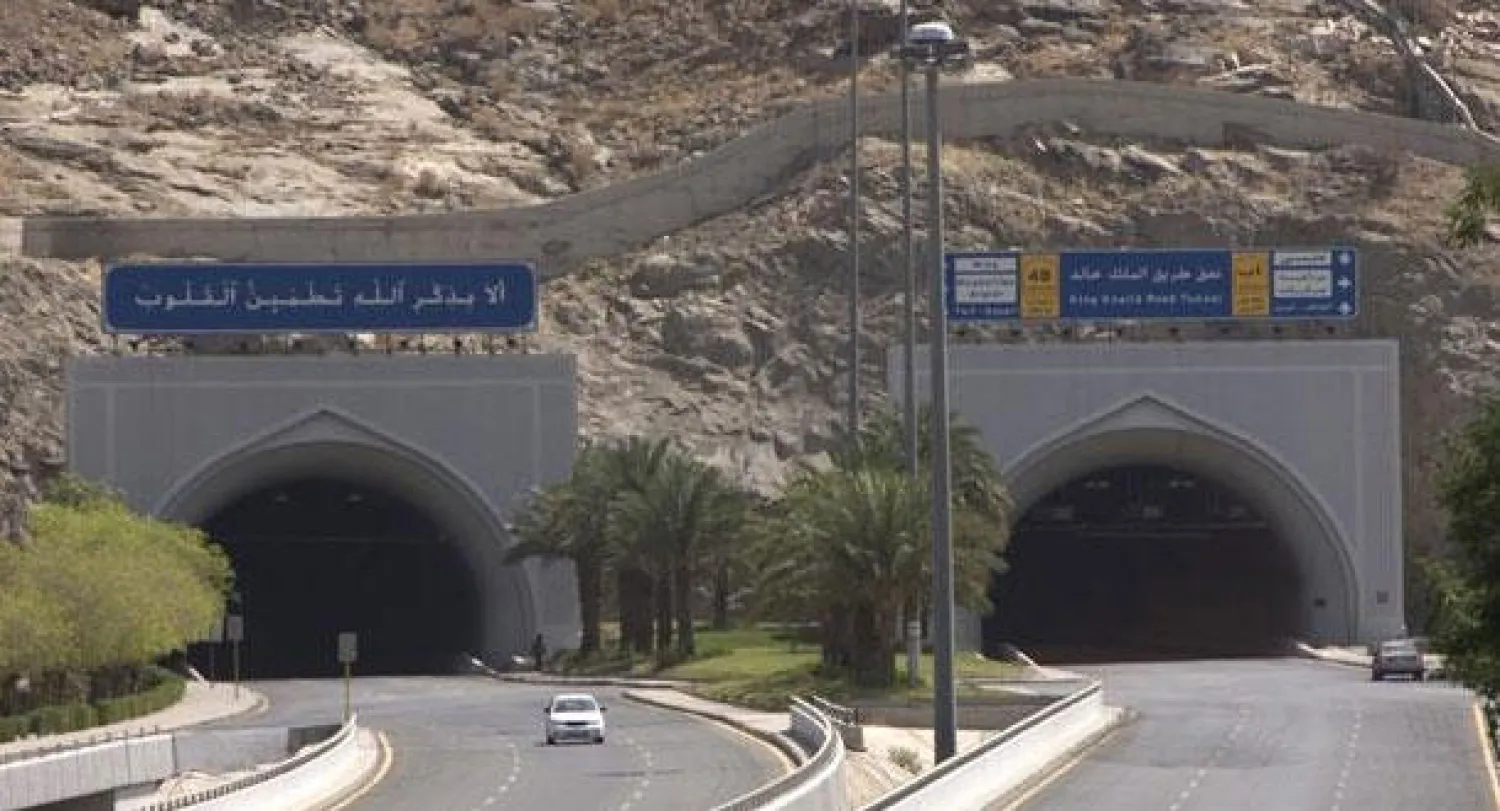 60 نفقا لتسهيل حركة السيارات بمكة المكرمة