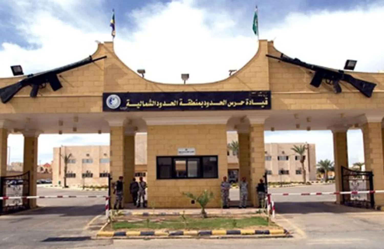 حرس الحدود يعلن عن التحقيق في قذائف سقطت في جديدة عرعر