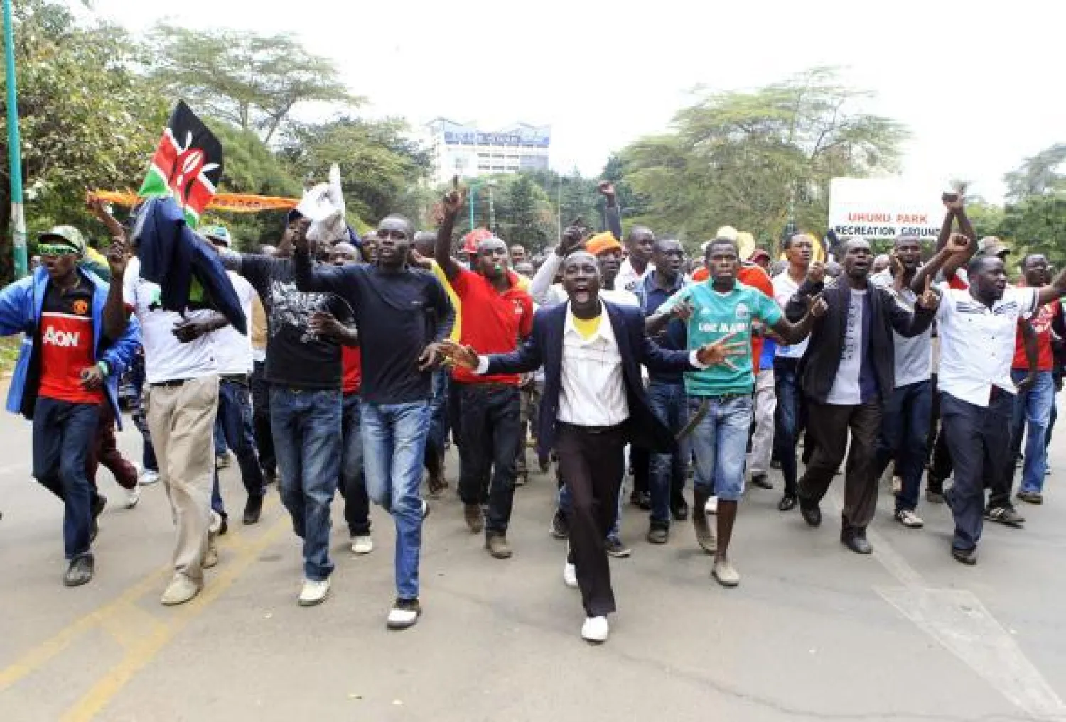 آلاف المعارضين الكينيين يتظاهرون احتجاجا على سياسات الرئيس