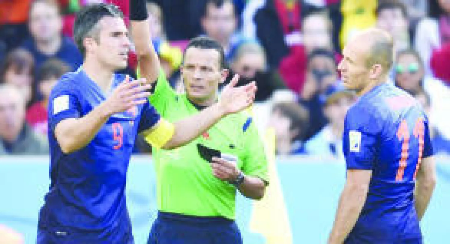 الفيفا: 15 طاقم تحكيم يتنافسون على إدارة نصف نهائي المونديال