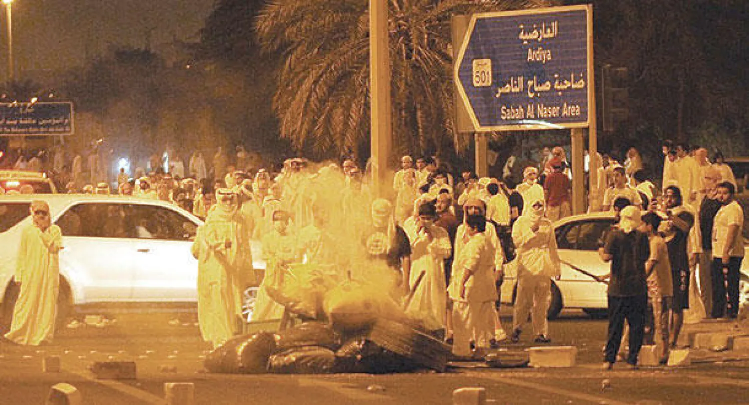 جانب من أعمال الشغب التي شهدتها الكويت ({الشرق الأوسط})