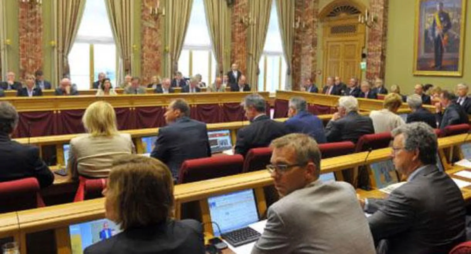 برلمان لوكسمبورغ يوافق العام الحالي على قانون يسمح للحكومة بإصدار صكوك