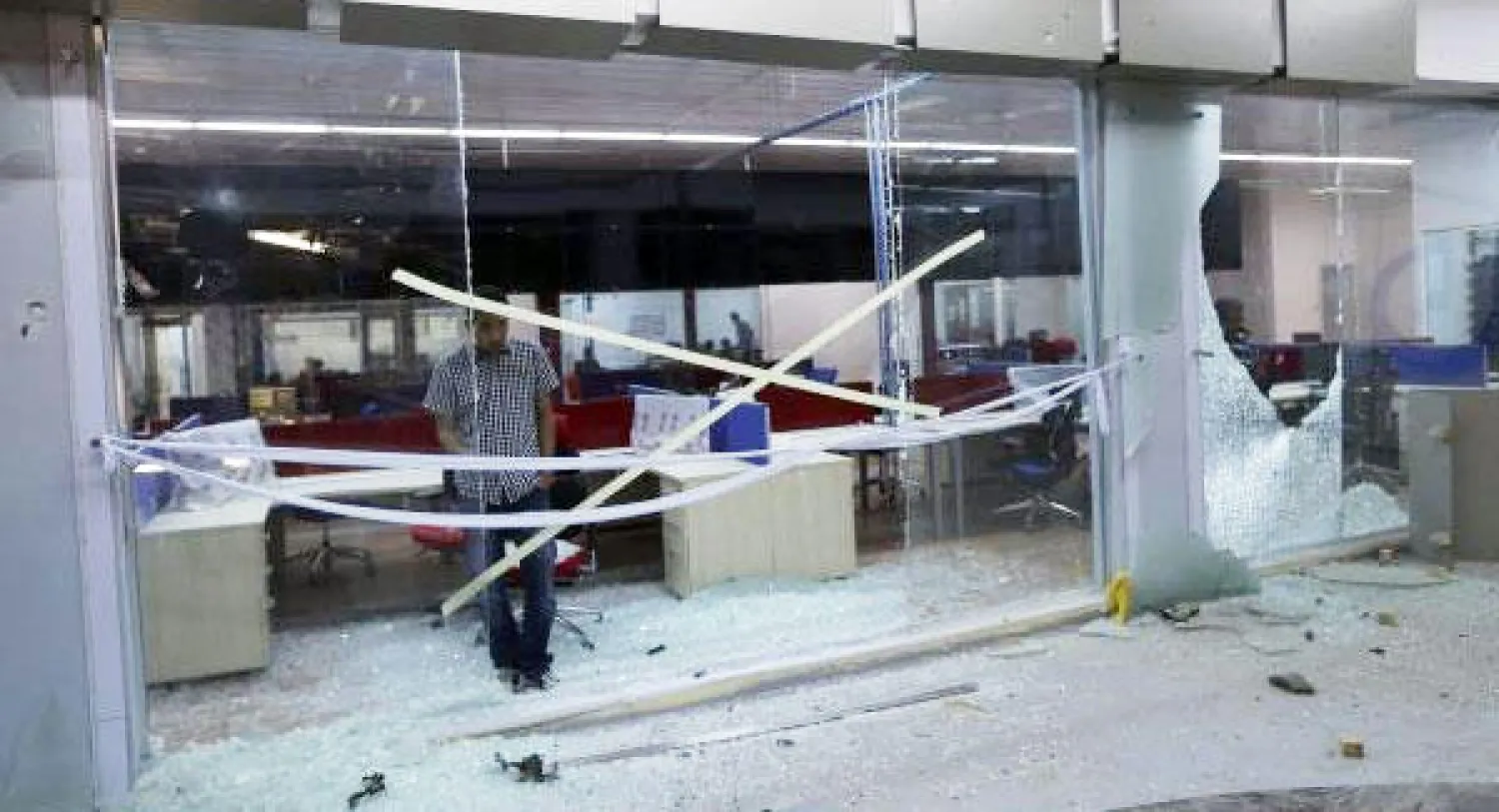 تجدد المواجهات.. وخسائر فادحة في قصف لتلفزيون بنغازي