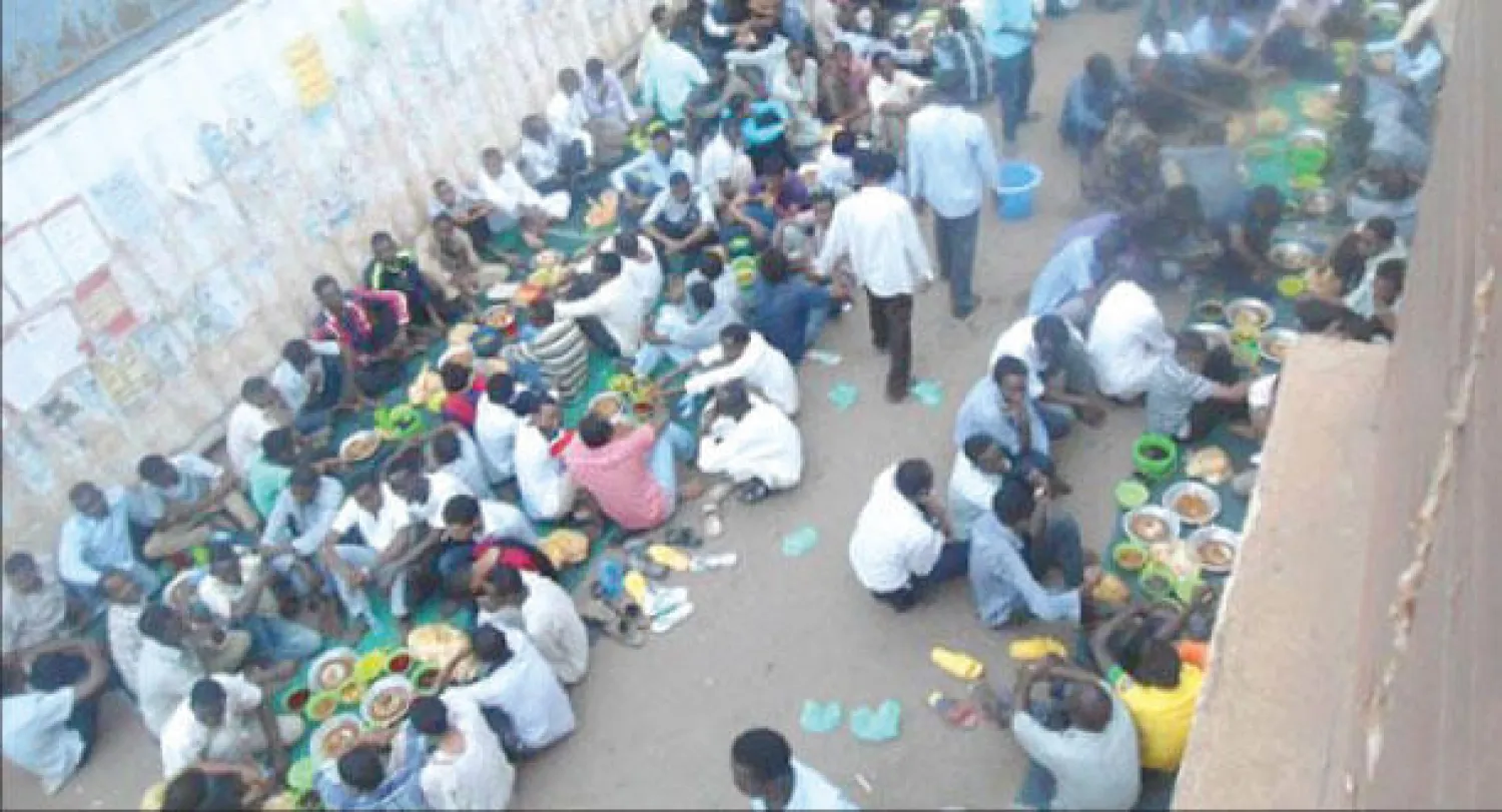 تنظم الأحزاب ومنظمات المجتمع المدني والسفارات وغيرها إفطارها وتختار يومه وتوجه الدعوات لمن تراه يسهم في مهمتها الاجتماعية والسياسية ({الشرق الأوسط})