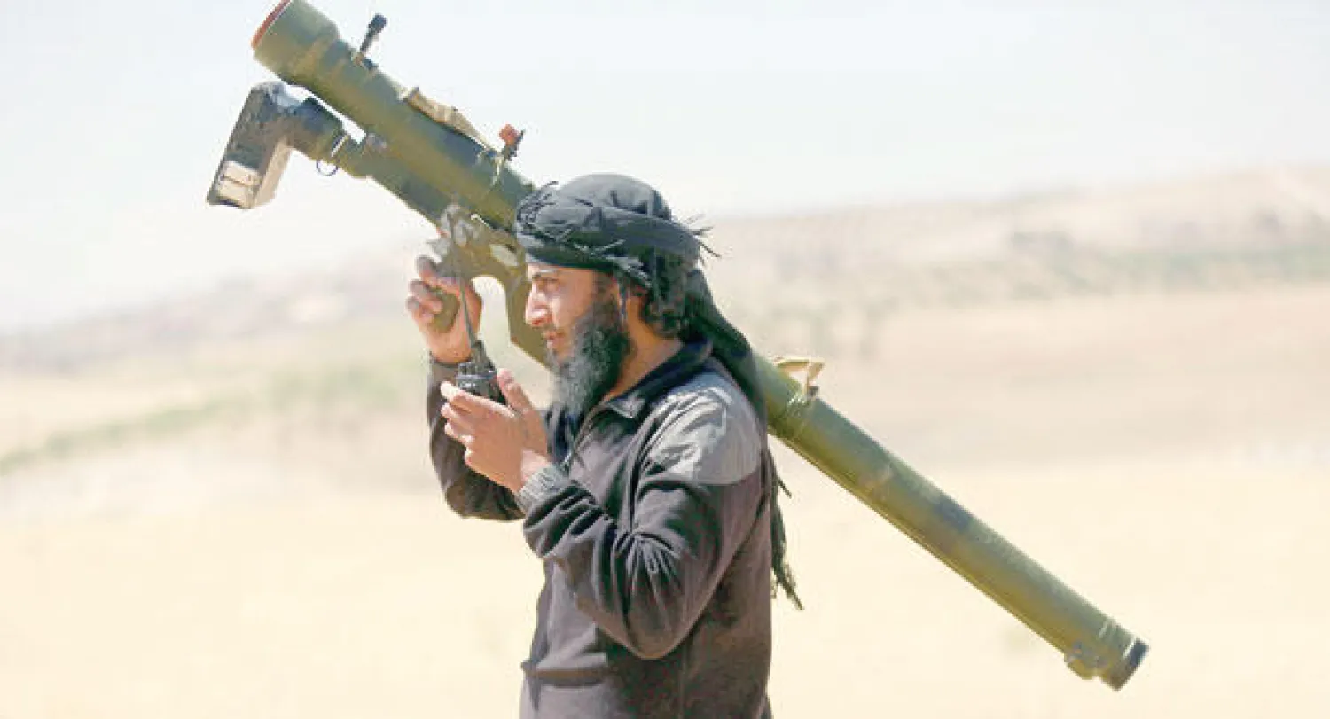 مقاتل من جبهة النصرة  في حالة تأهب في ادلب (صورة ارشيفية -رويترز)