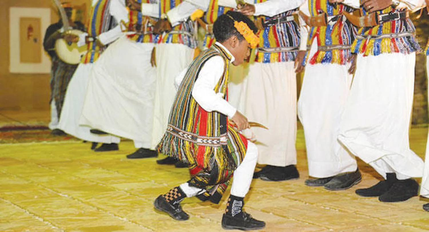 تعمل الجمعية السعودية لحماية التراث على توثيق الرقصات والأغاني الفلكلورية بالمملكة («الشرق الأوسط»)