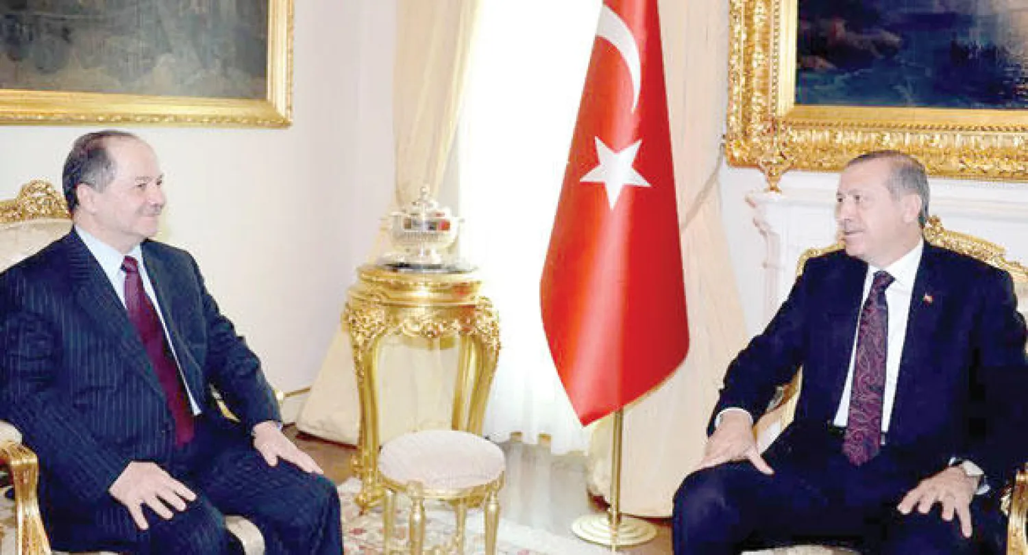 جانب من لقاء رئيس الوزراء التركي رجب طيب إردوغان ورئيس إقليم كردستان  مسعود بارزاني في أنقرة مساء أول من أمس (أ.ب)