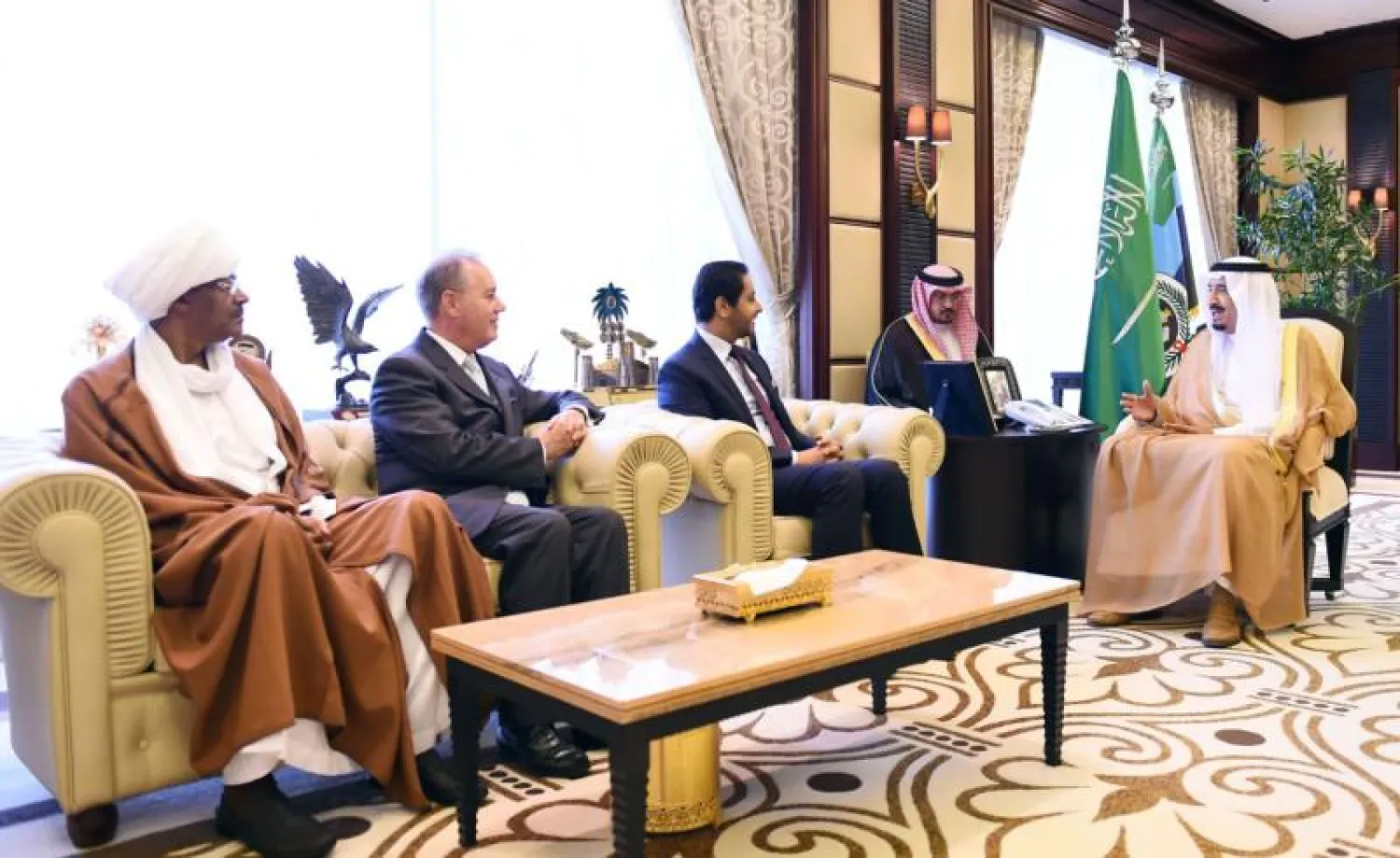 جانب من استقبال ولي العهد لعدد من السفراء (واس)