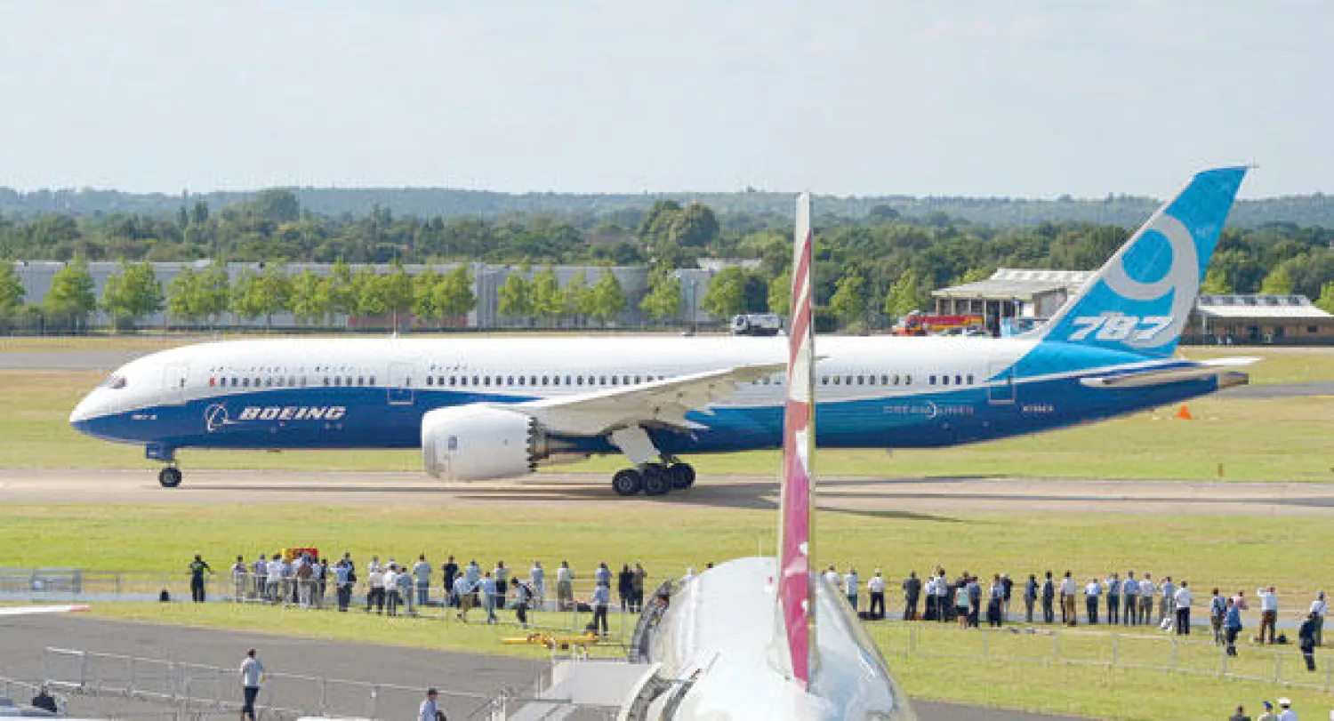 طائرة من نوع {777-9 إكس} في معرض {فارنبره} (إ.ب.أ)