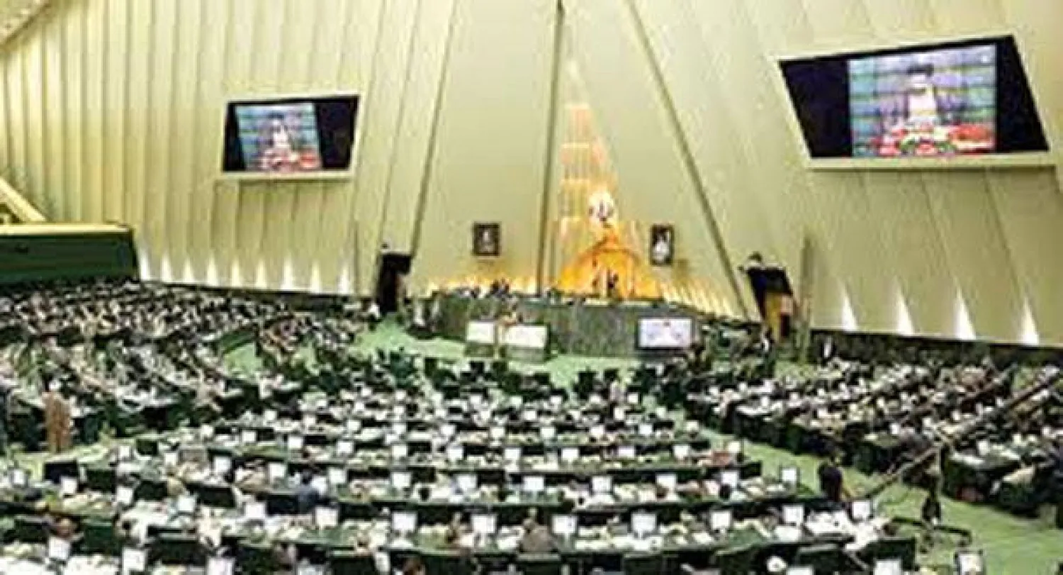 البرلمان الإيراني يصادق على فرض مزيد من القيود على النشاطات الحزبية
