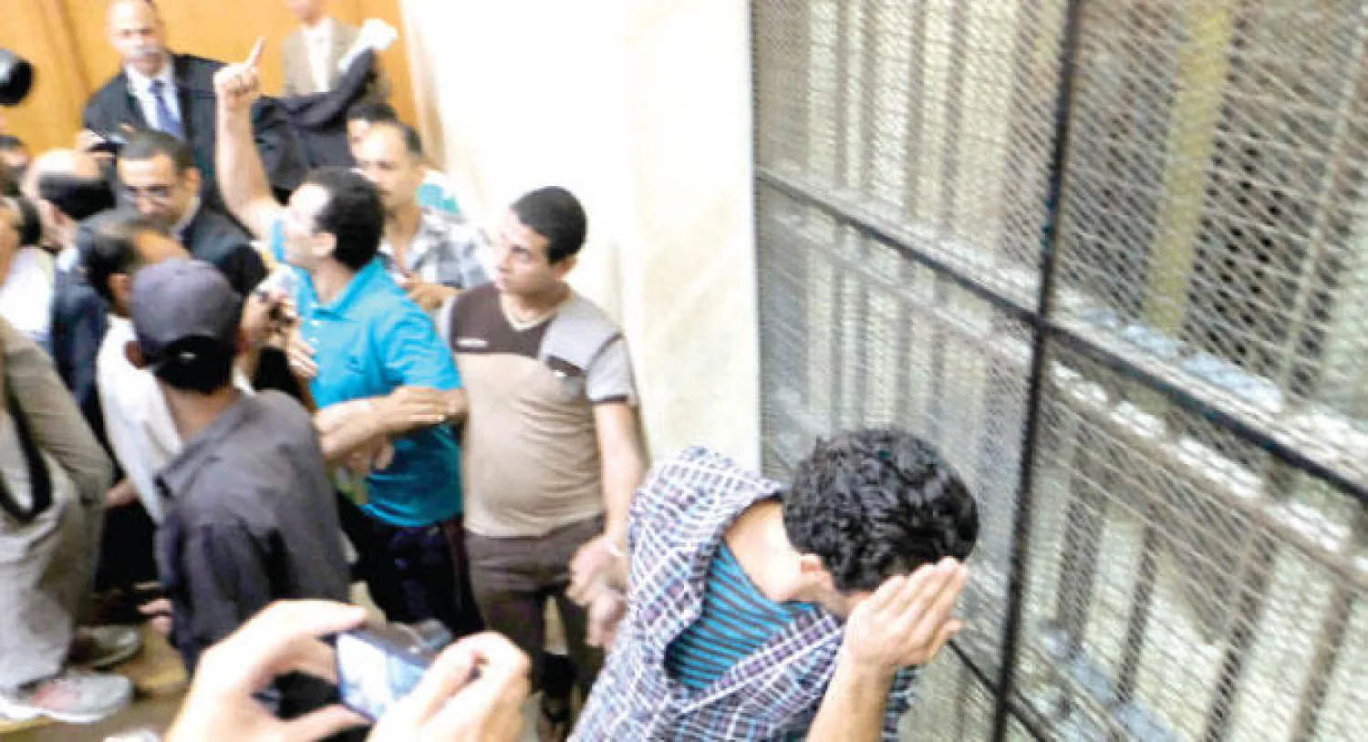 المتهمون في قضية التحرش لحظة سماع الحكم (أ.ب)