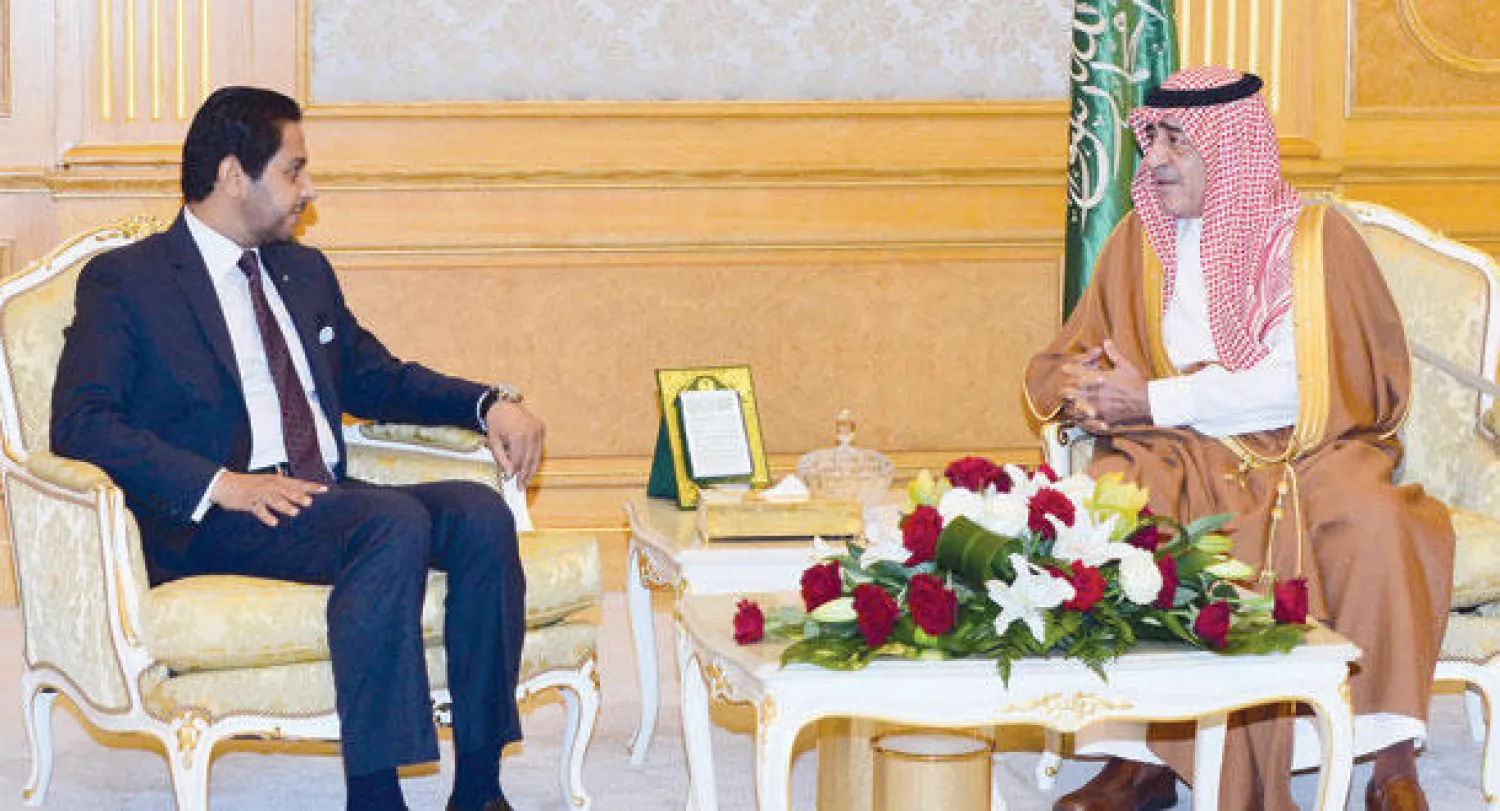 الأمير مقرن بن عبد العزيز خلال استقباله سفير جيبوتي عميد السلك الدبلوماسي في السعودية  وعددا من سفراء بعض الدول (واس)