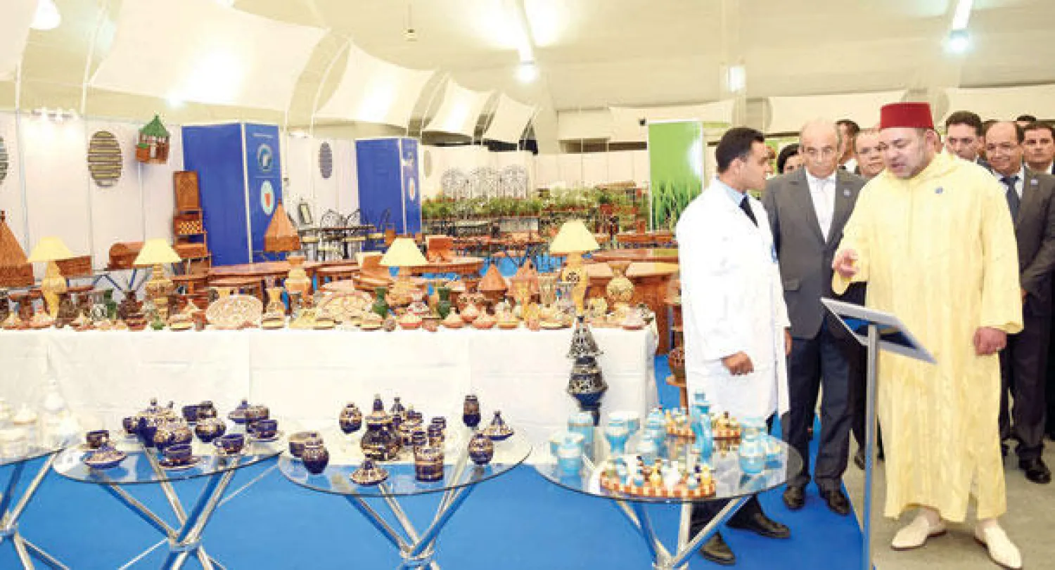 جانب من زيارة العاهل المغربي محمد السادس لمعرض الدار البيضاء أمس (ماب)