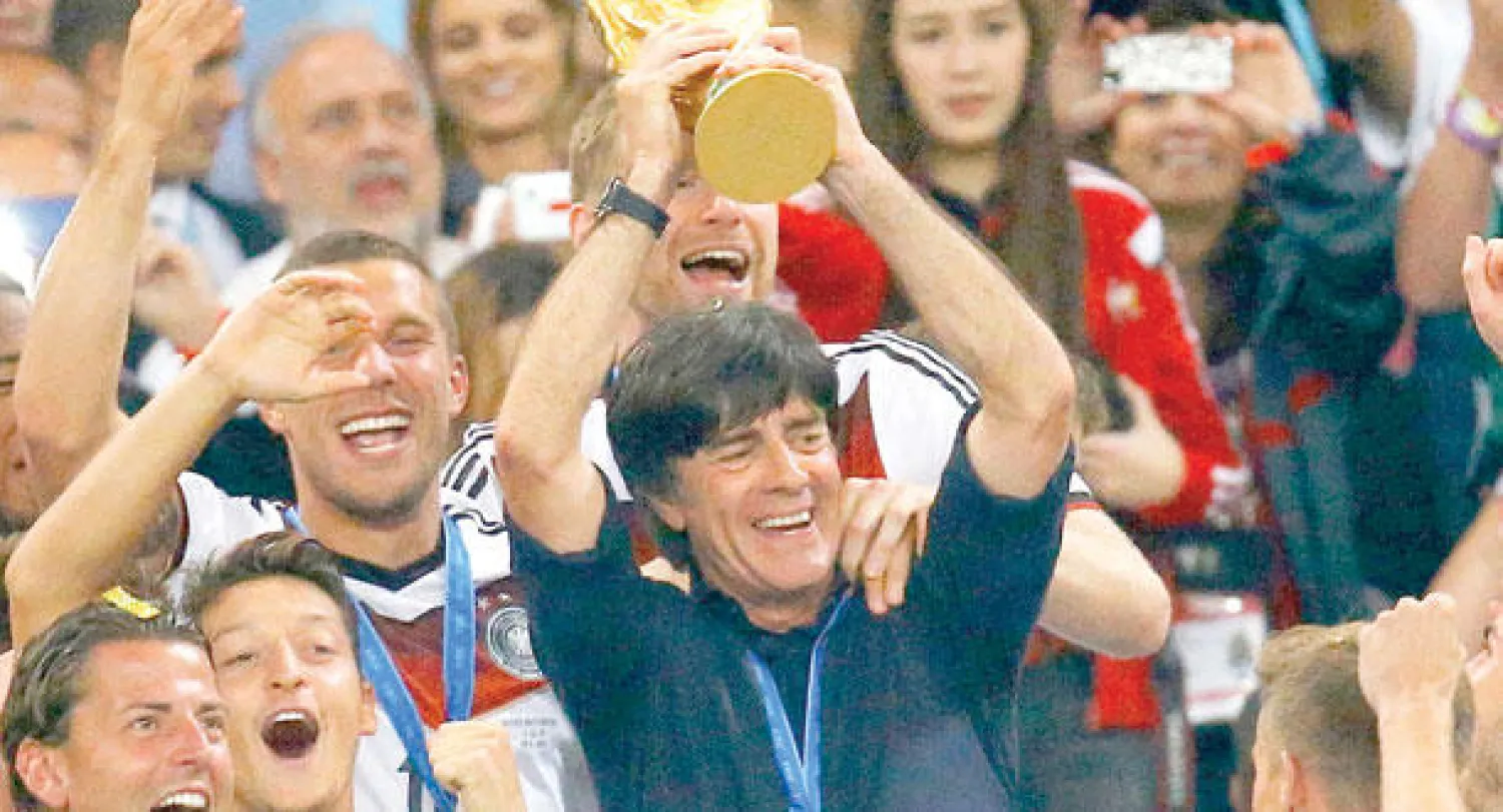 لوف خلال تتويج ألمانيا بلقب مونديال 2014 (رويترز)