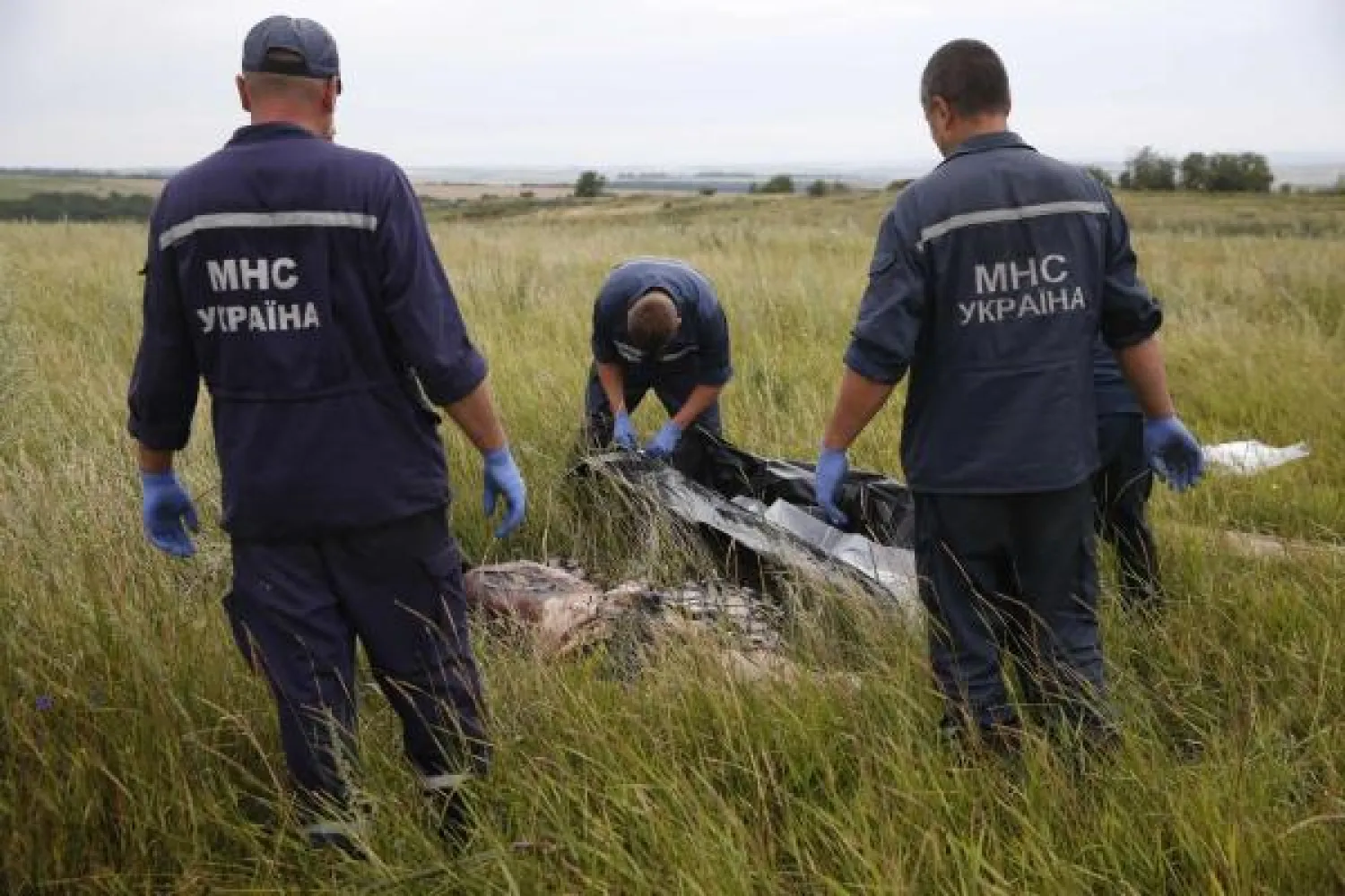 أوكرانيا تتهم الانفصاليين بالعرقلة.. وماليزيا قلقة بشأن تأمين الموقع