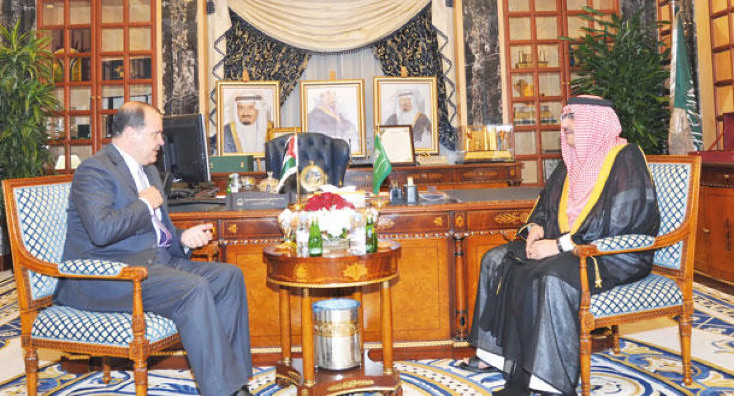 الأمير محمد بن نايف بن عبد العزيز وزير الداخلية السعودي، في مكتبه بجدة، مساء أول من أمس، نظيره الأردني الفريق أول حسين هزاع المجالي(واس)