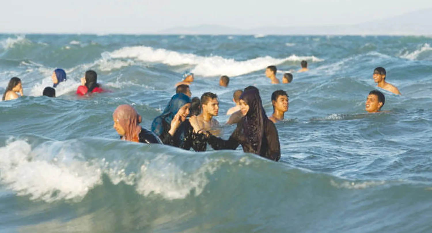 السياحة الداخلية قد تساهم في إنعاش قطاع الساحة التونسي (رويترز)