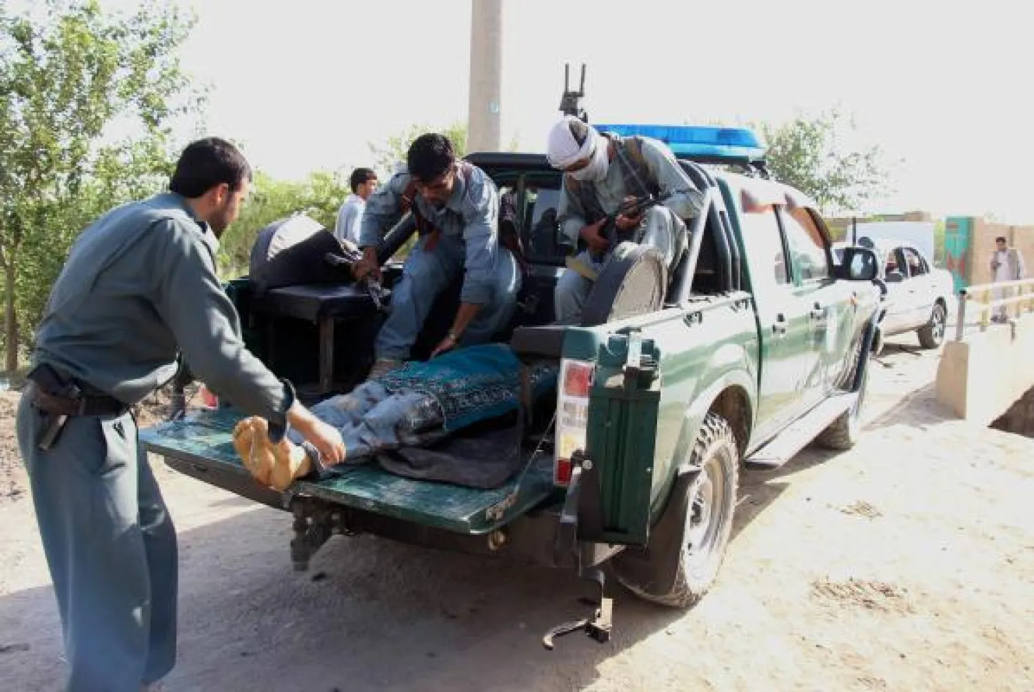 هجوم انتحاري يستهدف رئيس شرطة شمال أفغانستان