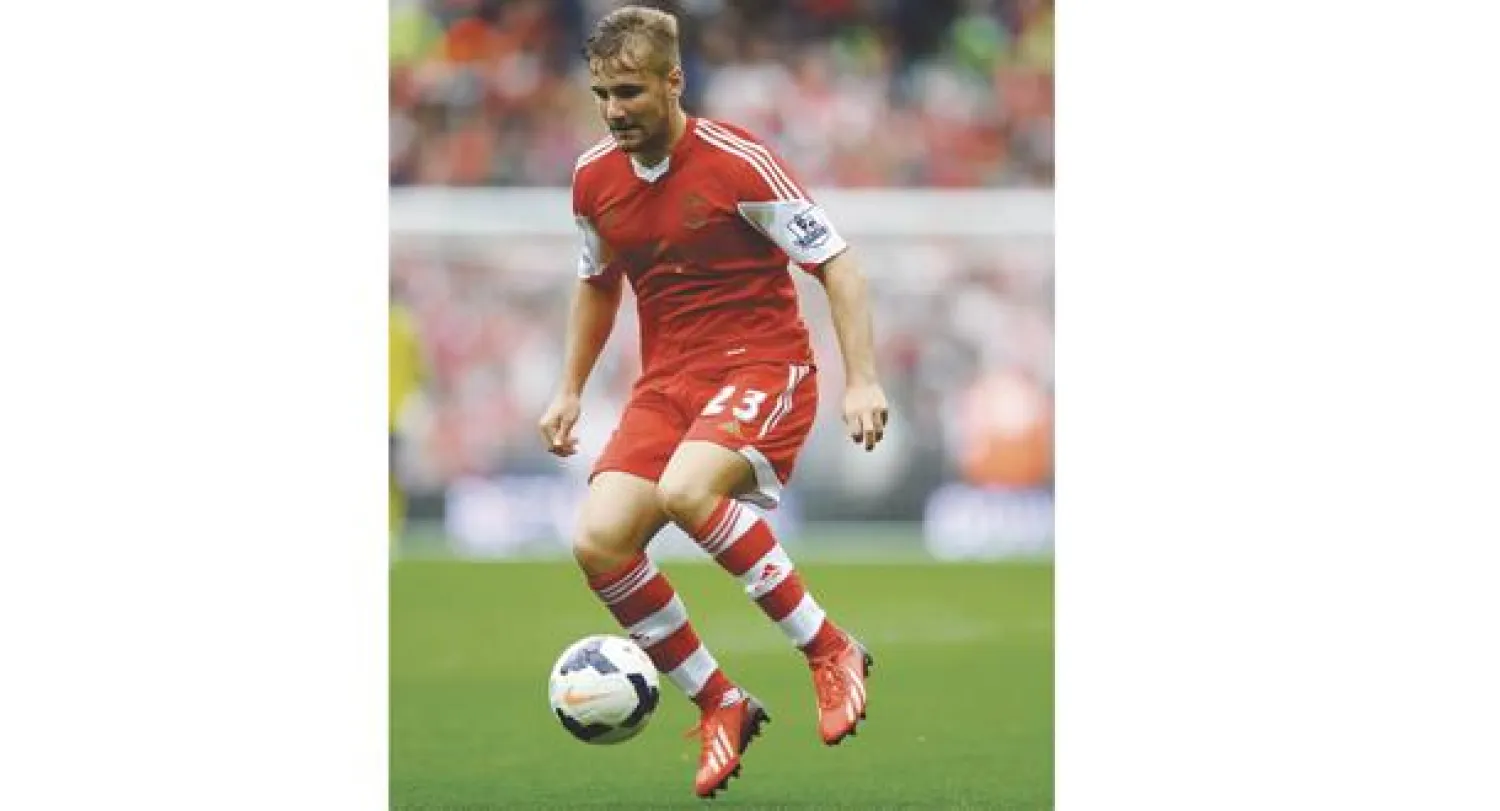 لوك شو تسبب في أول صدام بين فان غال ومورينهو