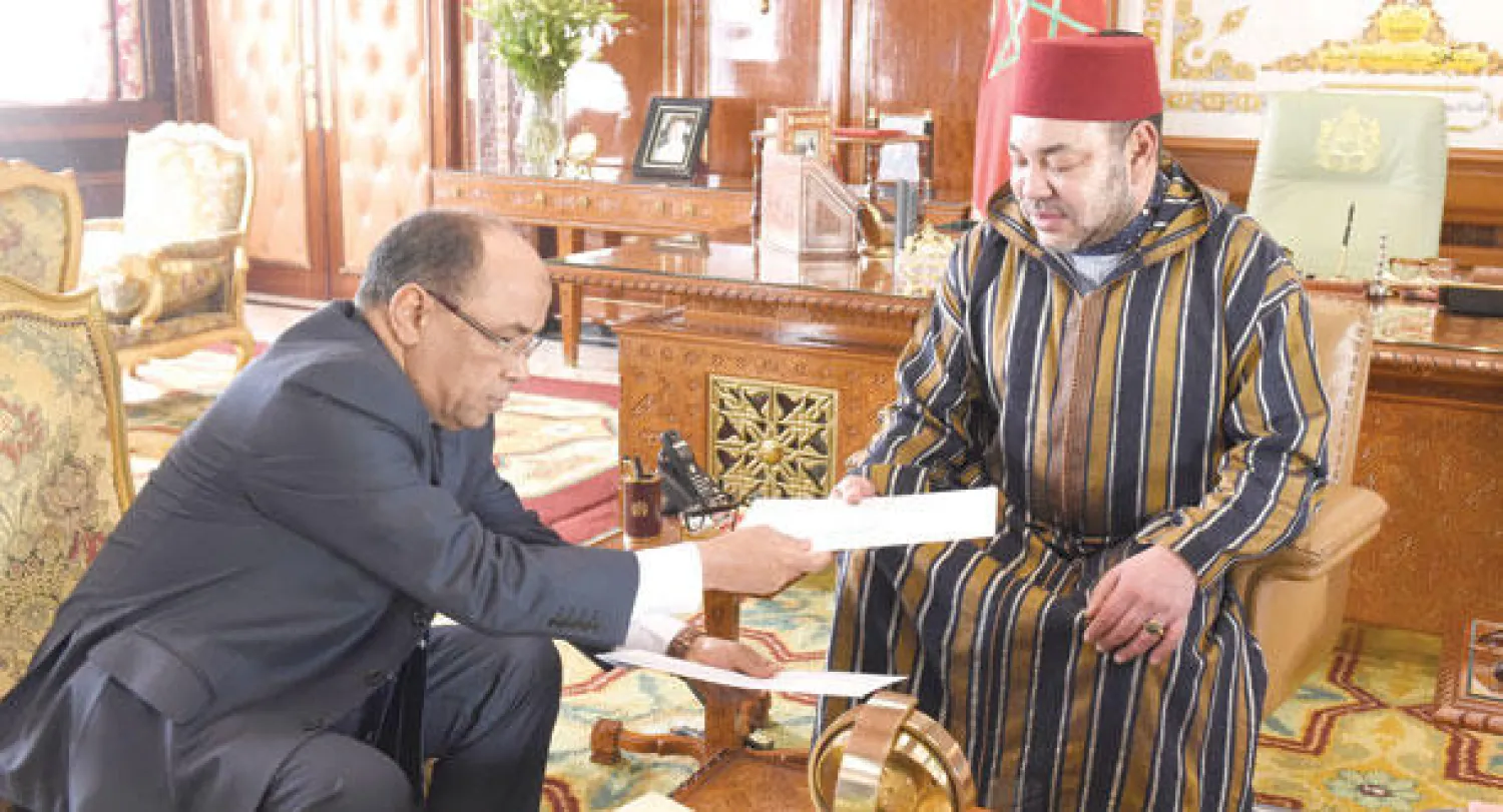 العاهل المغربي لدى استقباله مبعوث الرئيس الموريتاني (ماب)