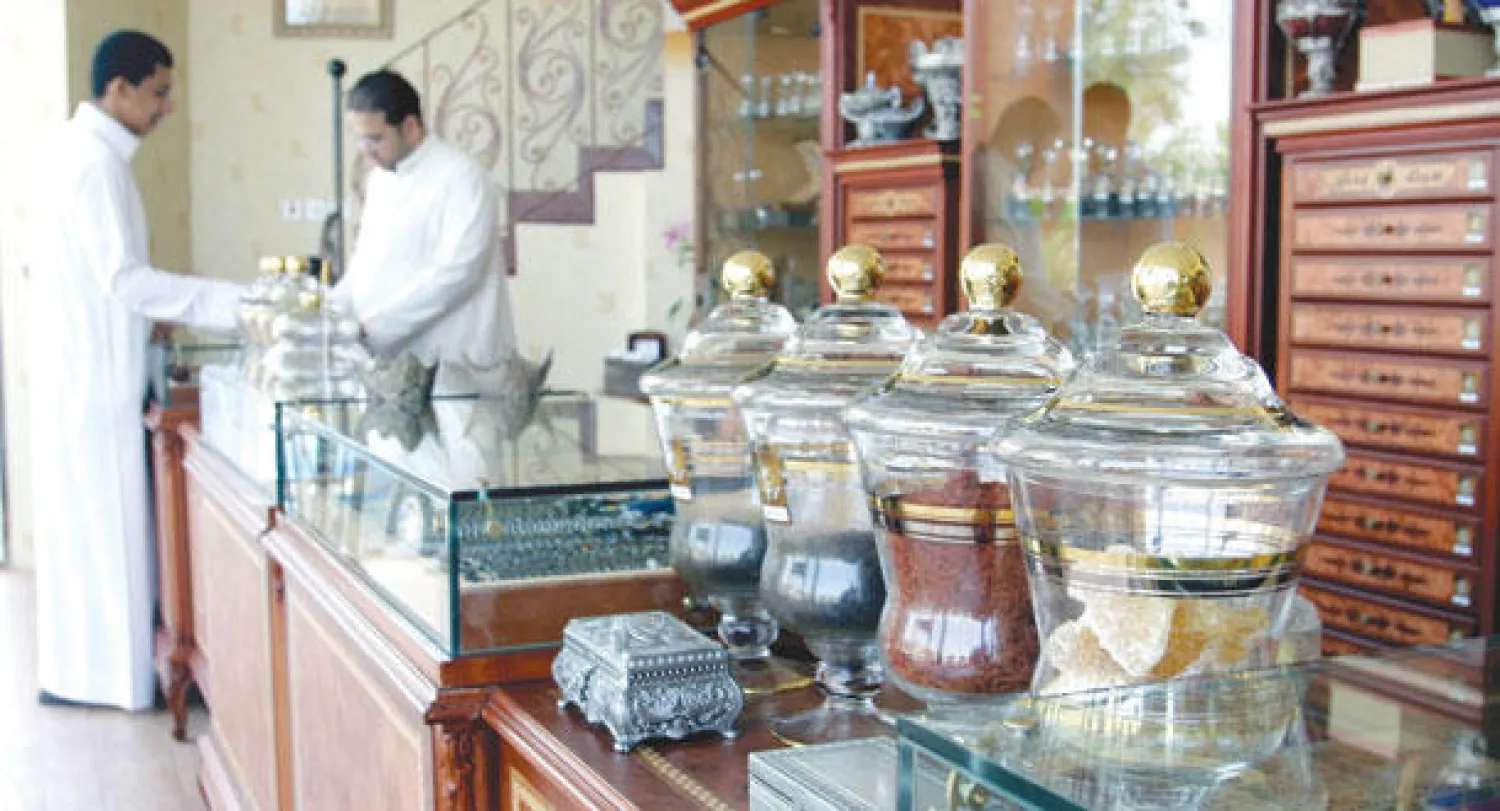 مطالب بضرورة إيجاد لجنة تختص بتجارة العود والعطورات في ظل ارتفاع معدلات الغش («الشرق الأوسط»)