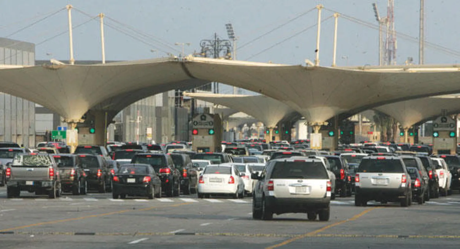 تكدس المسافرين بجسر البحرين