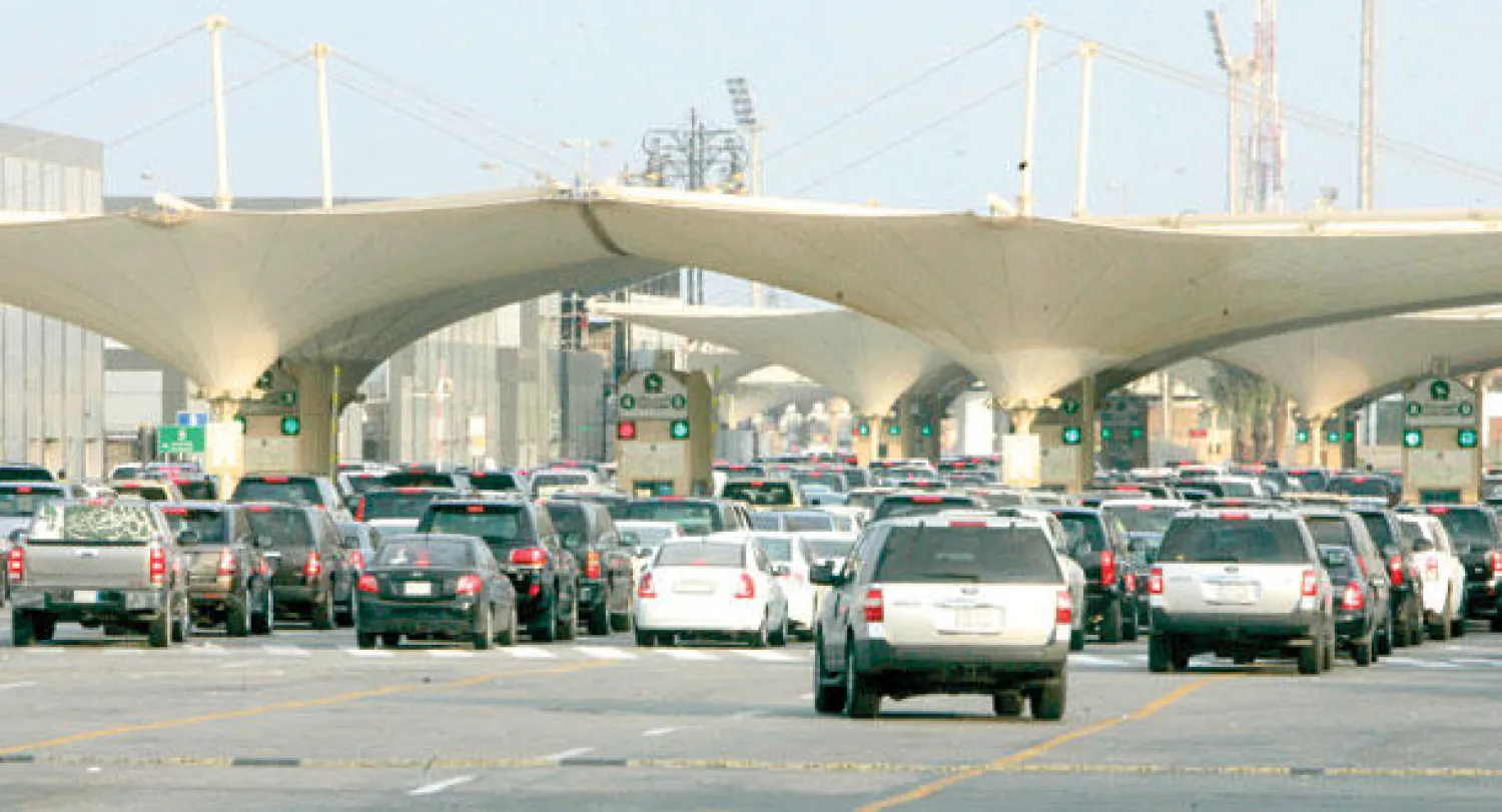 205 آلاف مسافر عبروا جسر الملك فهد صوب البحرين منذ مطلع الأسبوع الحالي (تصوير: بطرس عياد)