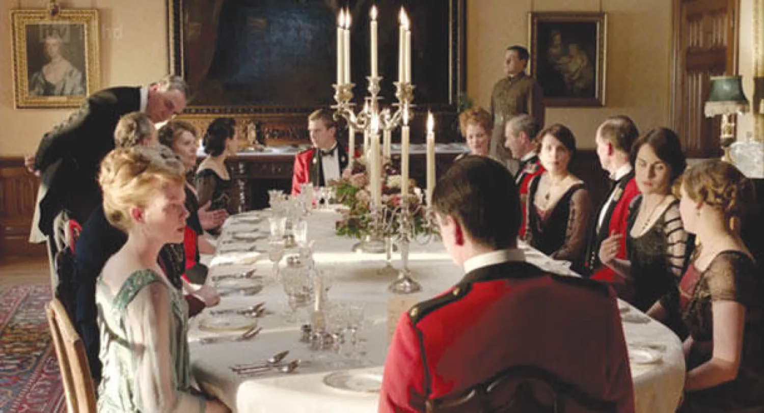 يعرض المزاد فرصة لثلاثة أزواج لتناول وجبة العشاء في قاعة الطعام الفاخرة بمبلغ يتوقع أن يصل إلى 10 آلاف جنيه إسترليني